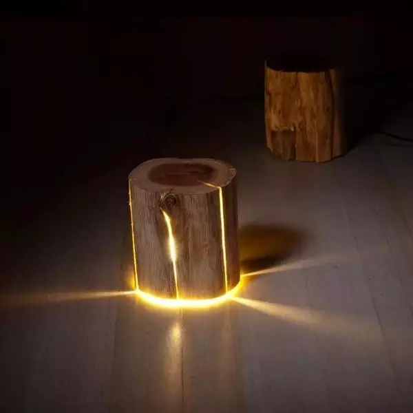 Prasklá lampa pařezu