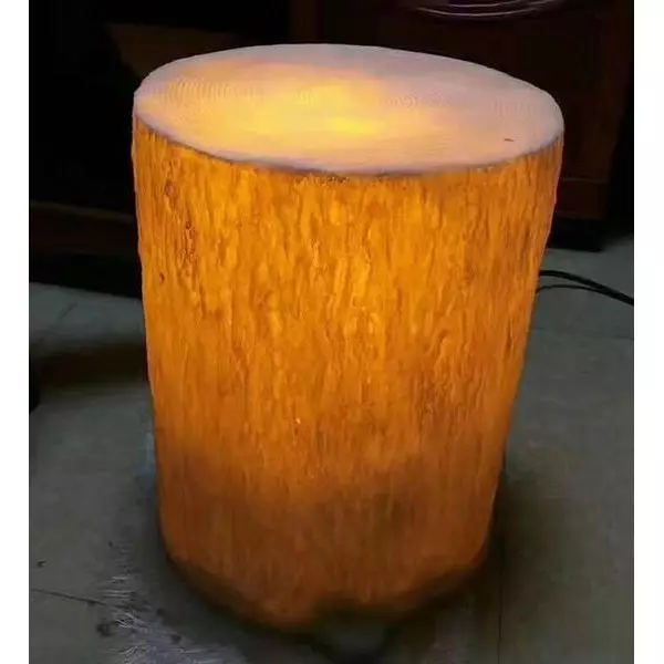 Prasklá lampa pařezu