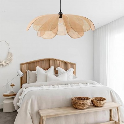 Lustre en rotin au design... 2