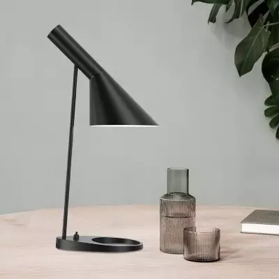 Kierunkowa asymetryczna metalowa lampa stołowa