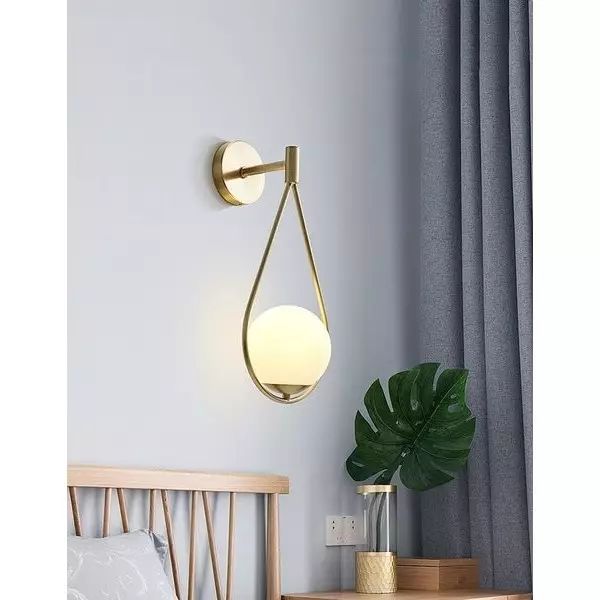 Nástěnná mosazná lampa