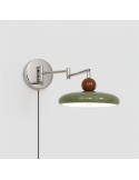 Wandlamp met draaibare arm aan het bed, stekker in K459