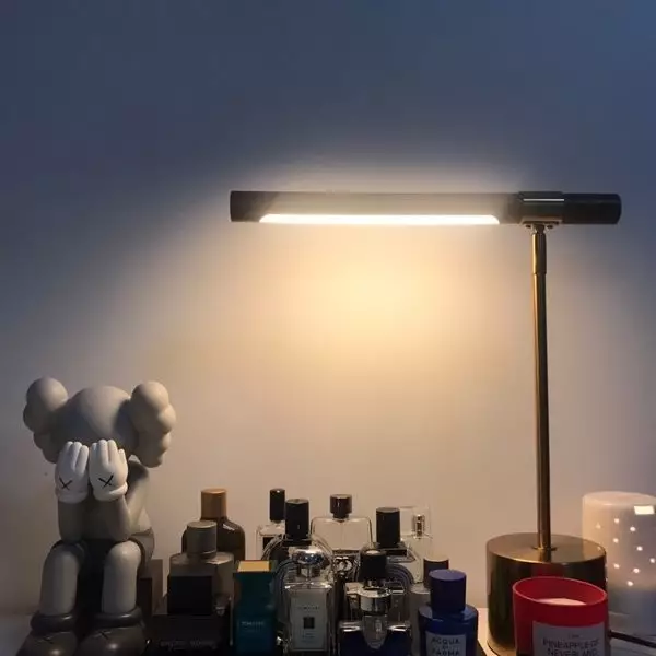 LED pracovní světlo z lineárního dřeva