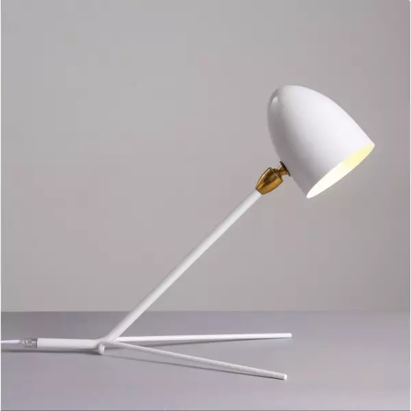 Lámpara de mesa trípode