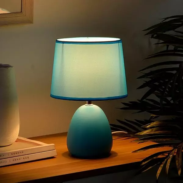 Barevná keramická stolní lampa