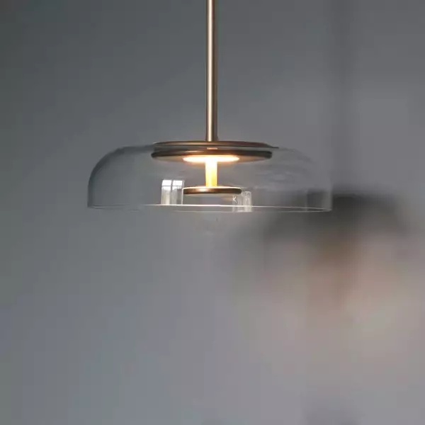 Klassisk hängande lampa i glas