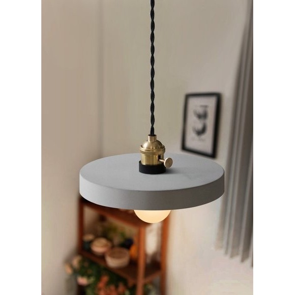 Minimalistické závěsné světlo z betonu Vasa