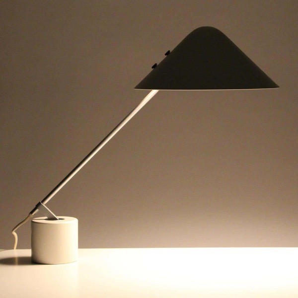 Huśtawka lampa stołowa
