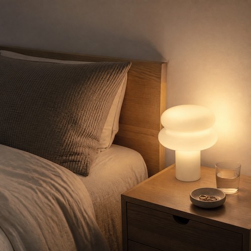 lampada da comodino a contrasto di luce ambientale