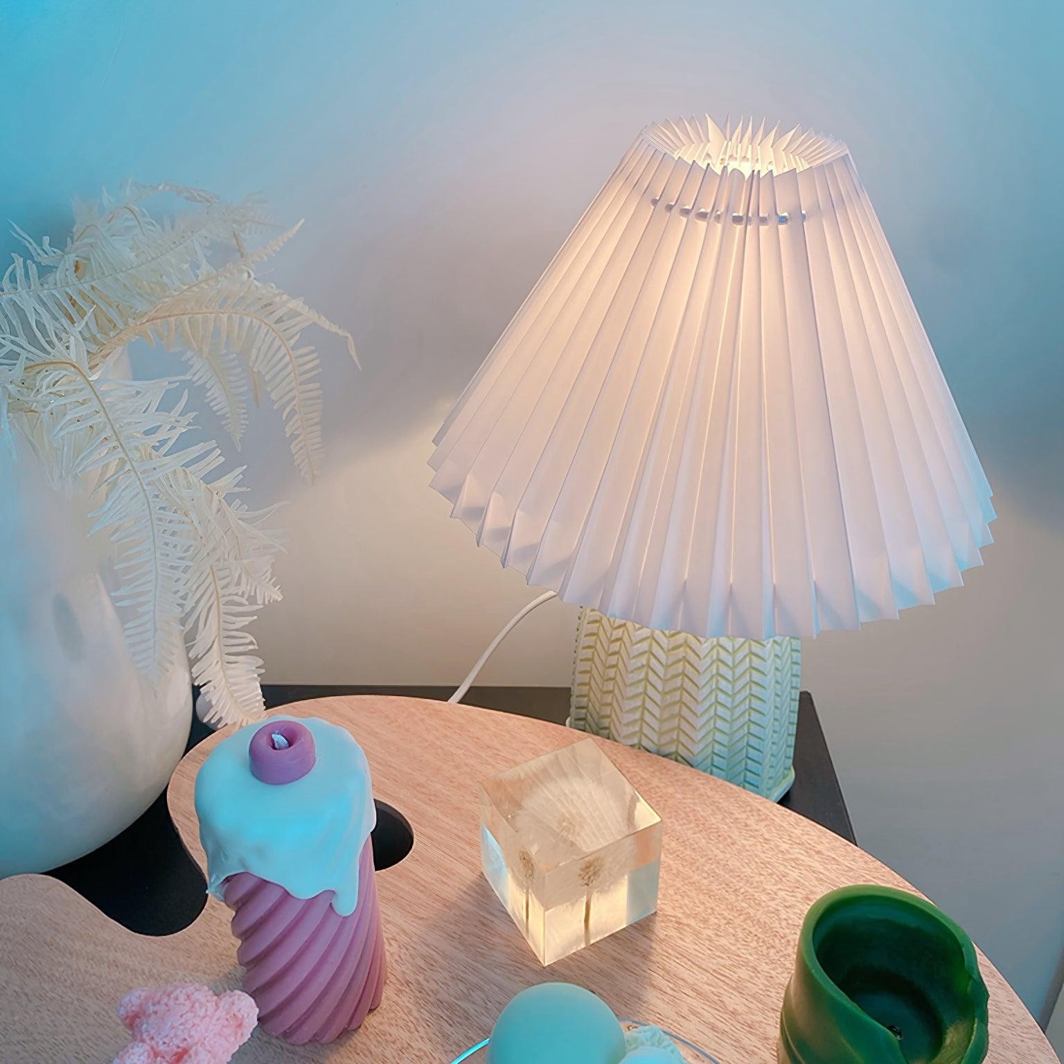 Vintage Pleated Table Lamp K756