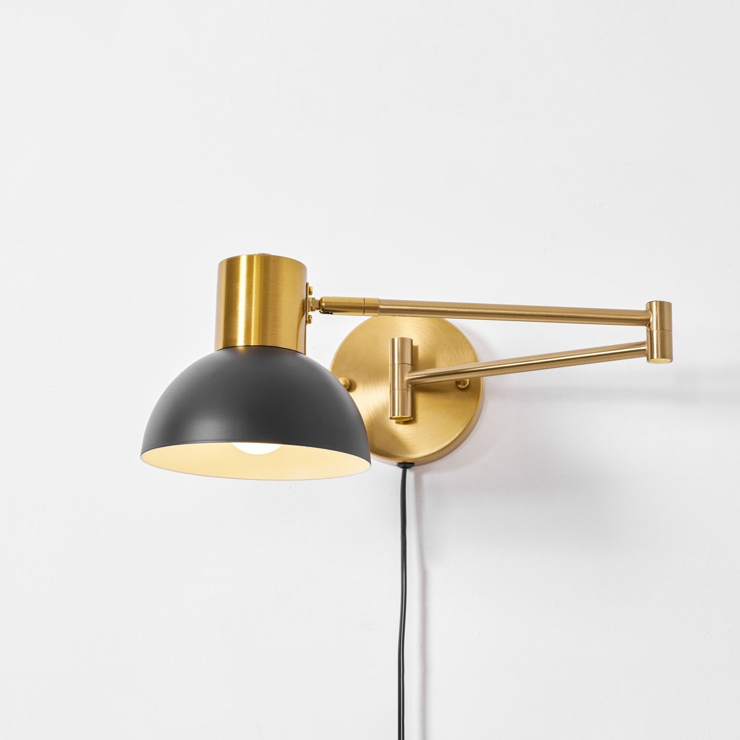 Adjustable Arm Plug In Wall Lamp D371