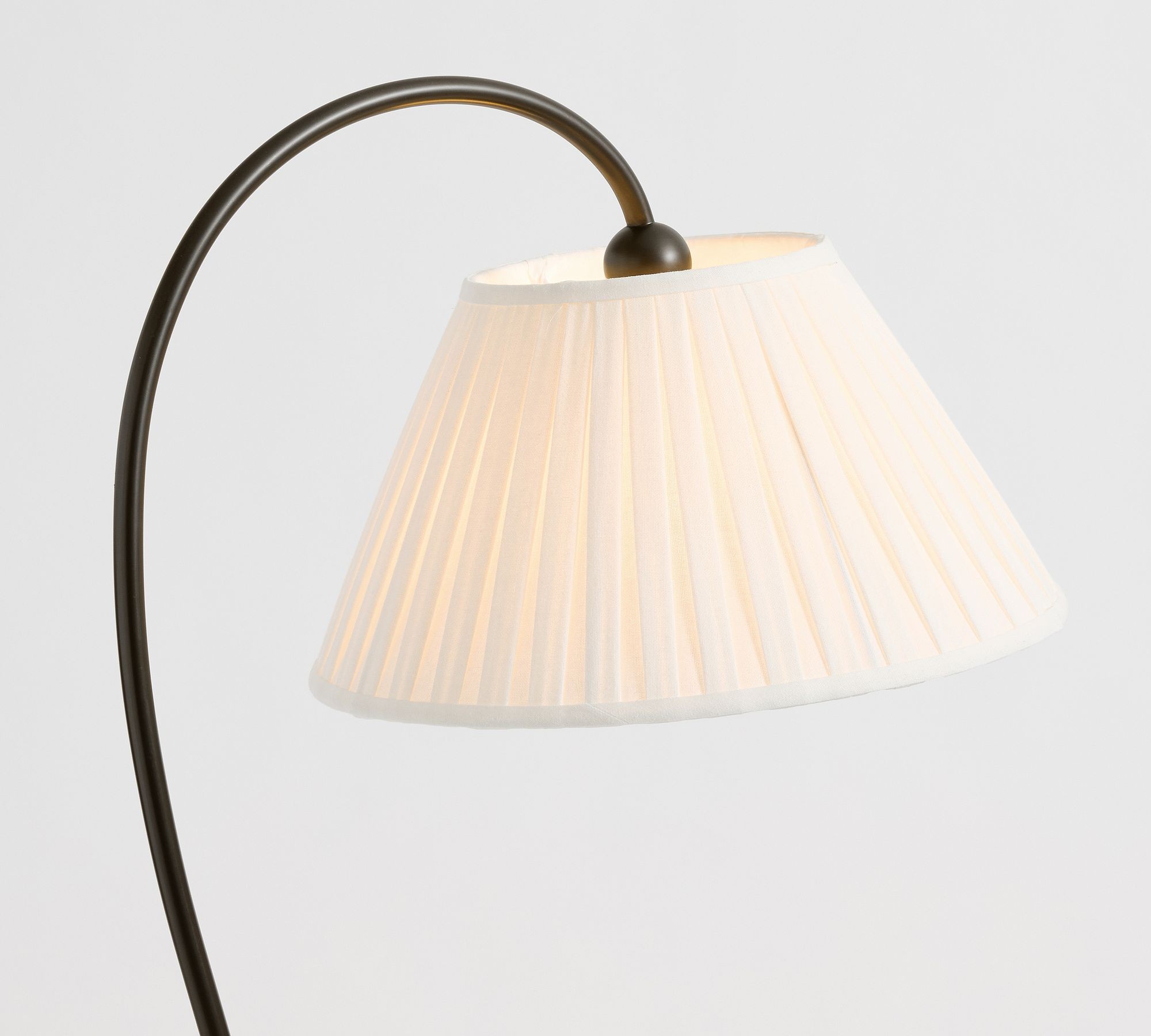 Luvora Pleated Shade Floor Lamp - Adjustable Linen Light in Farmhouse Style K1304