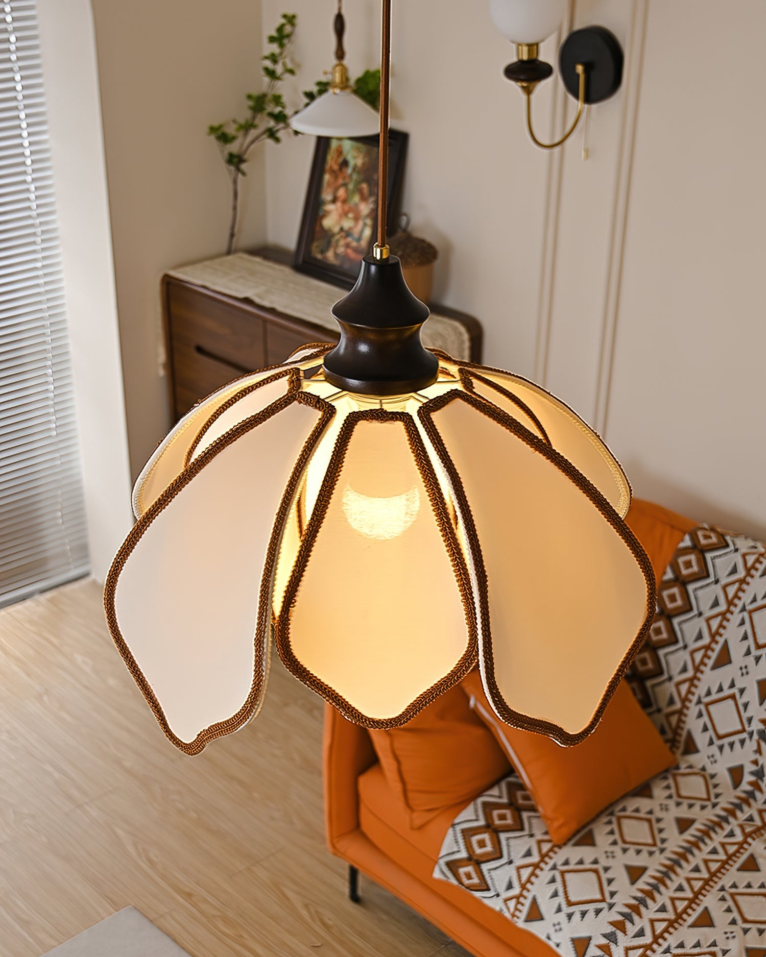 Vintage Cream Petal Pendant Lamp K577