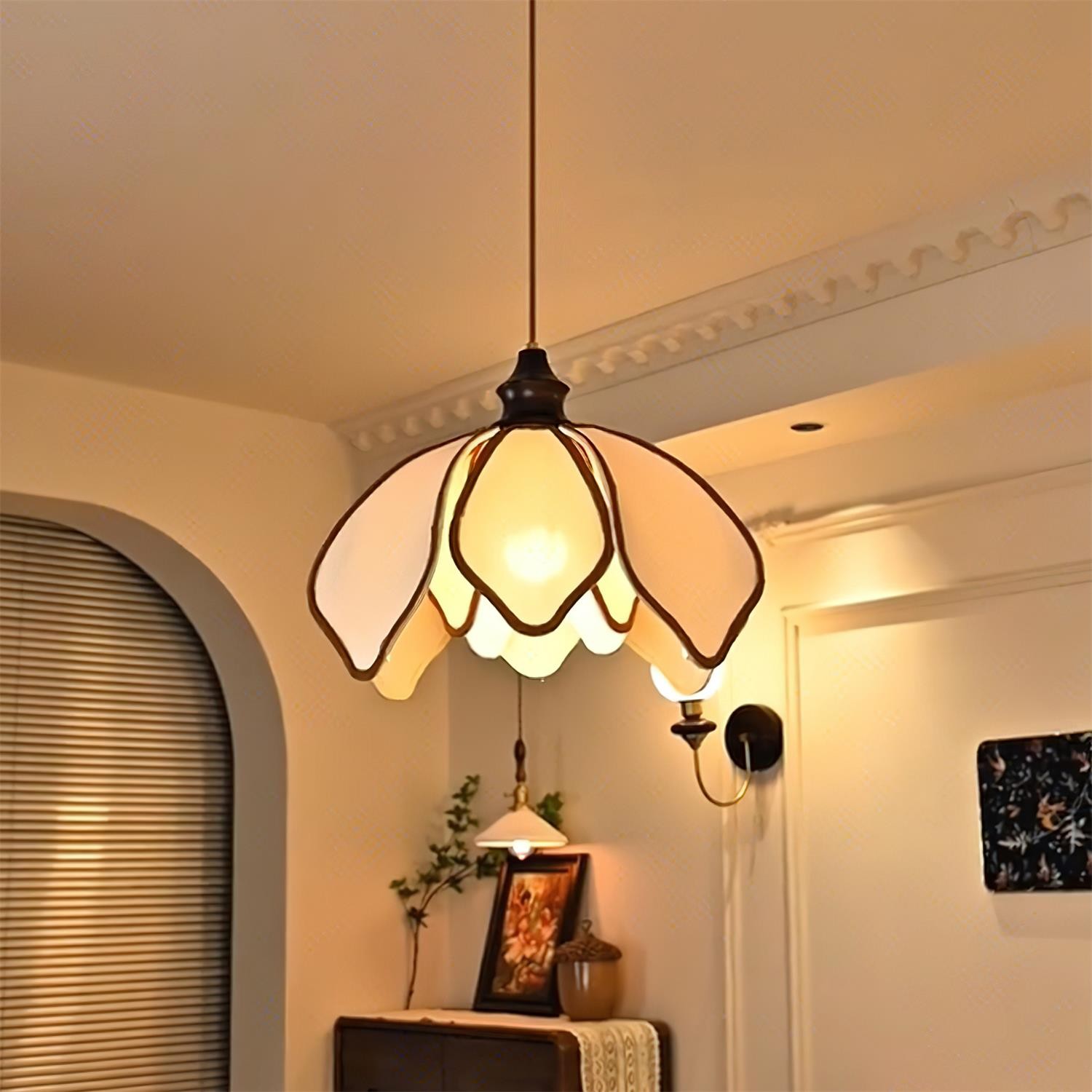 Vintage Cream Petal Pendant Lamp K577