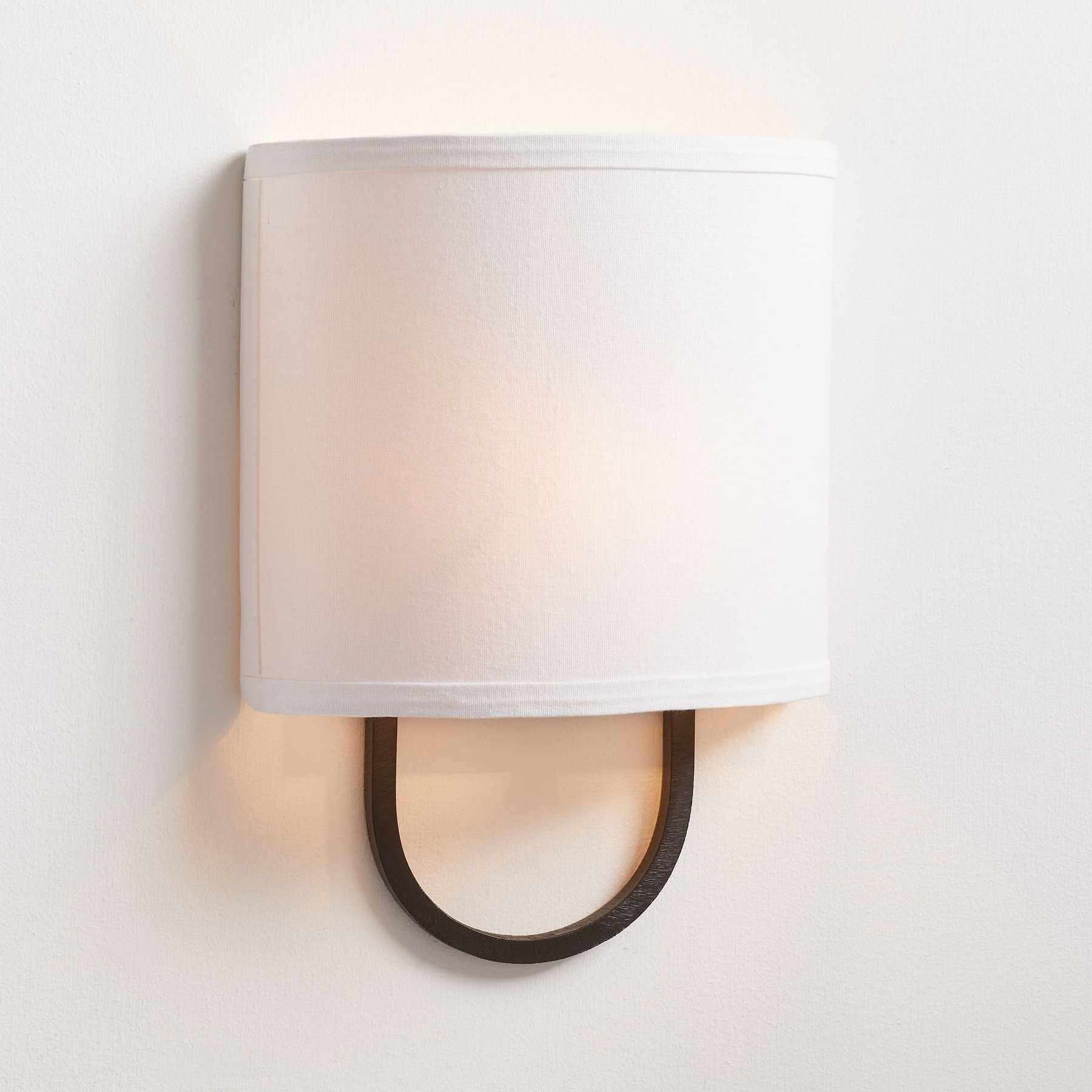 Nolvara Elegant Metal Wall Sconce – Timeless Design for Hallways and Bedrooms K1187