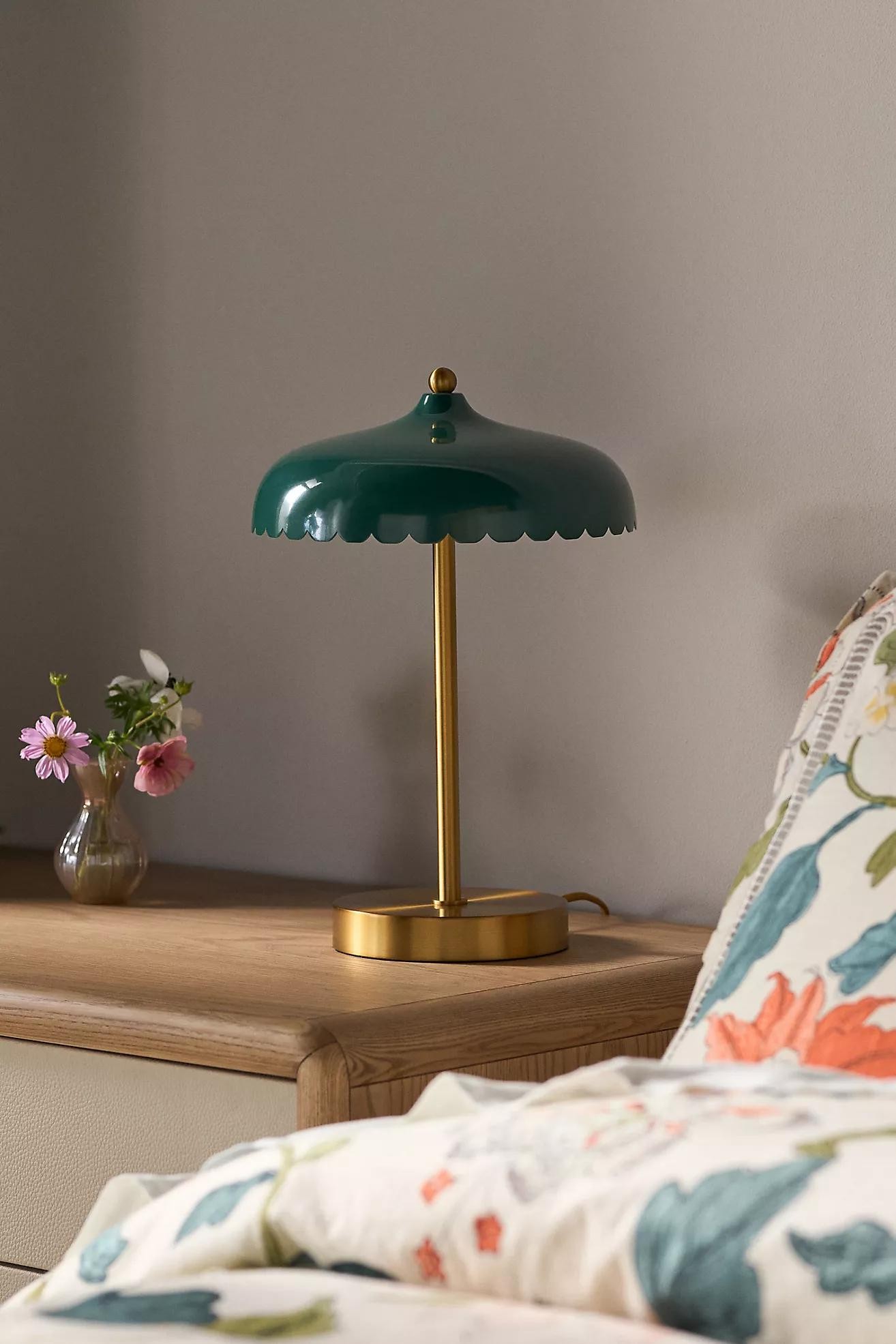Rayla Scallop Metal Glass Task Lamp – Elegant Retro Table Lamp for Study K1425
