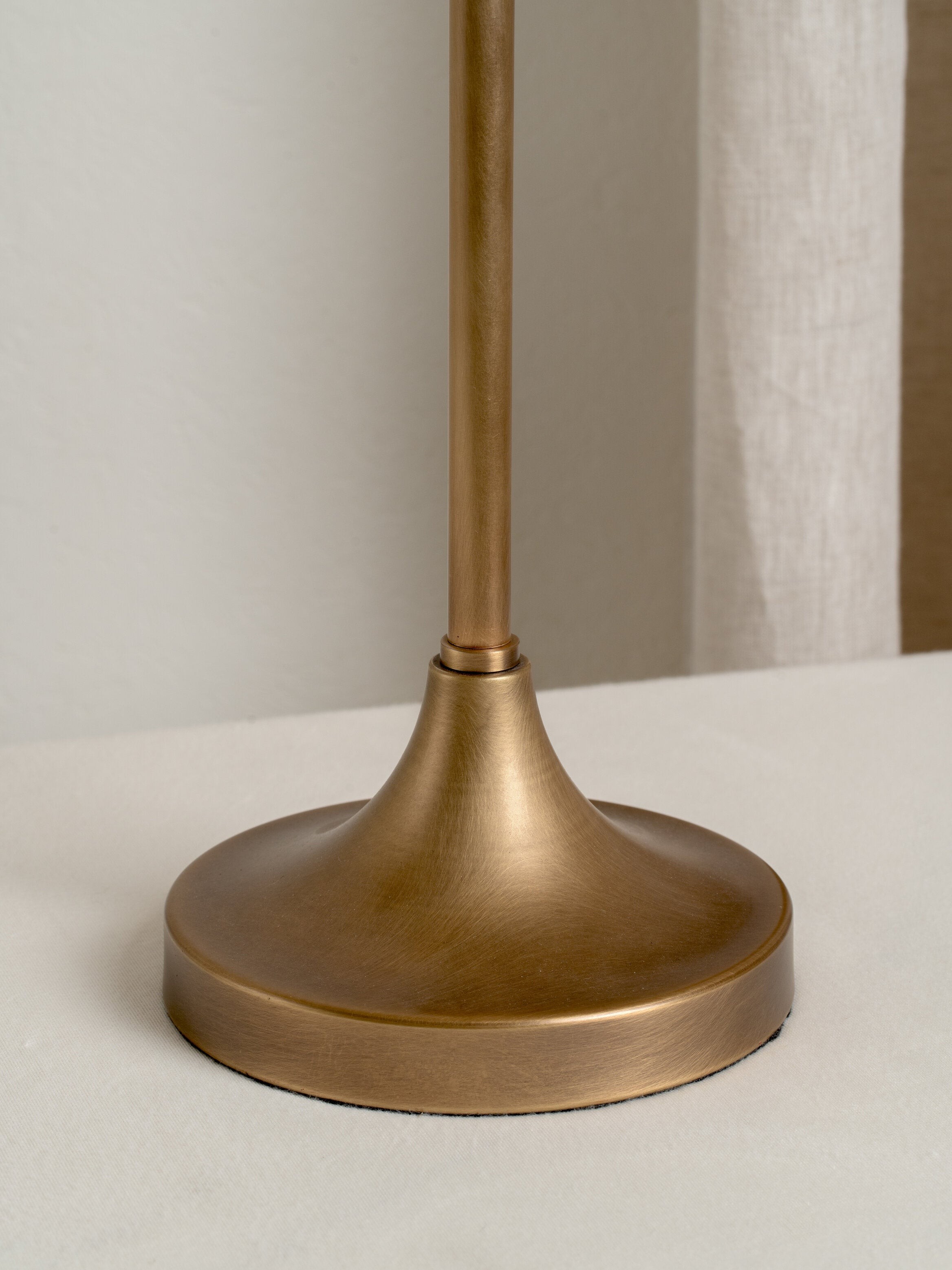 Blossine Scalloped Pleated Fabric Table Lamp - Modern Classic Bedside Lighting K1579