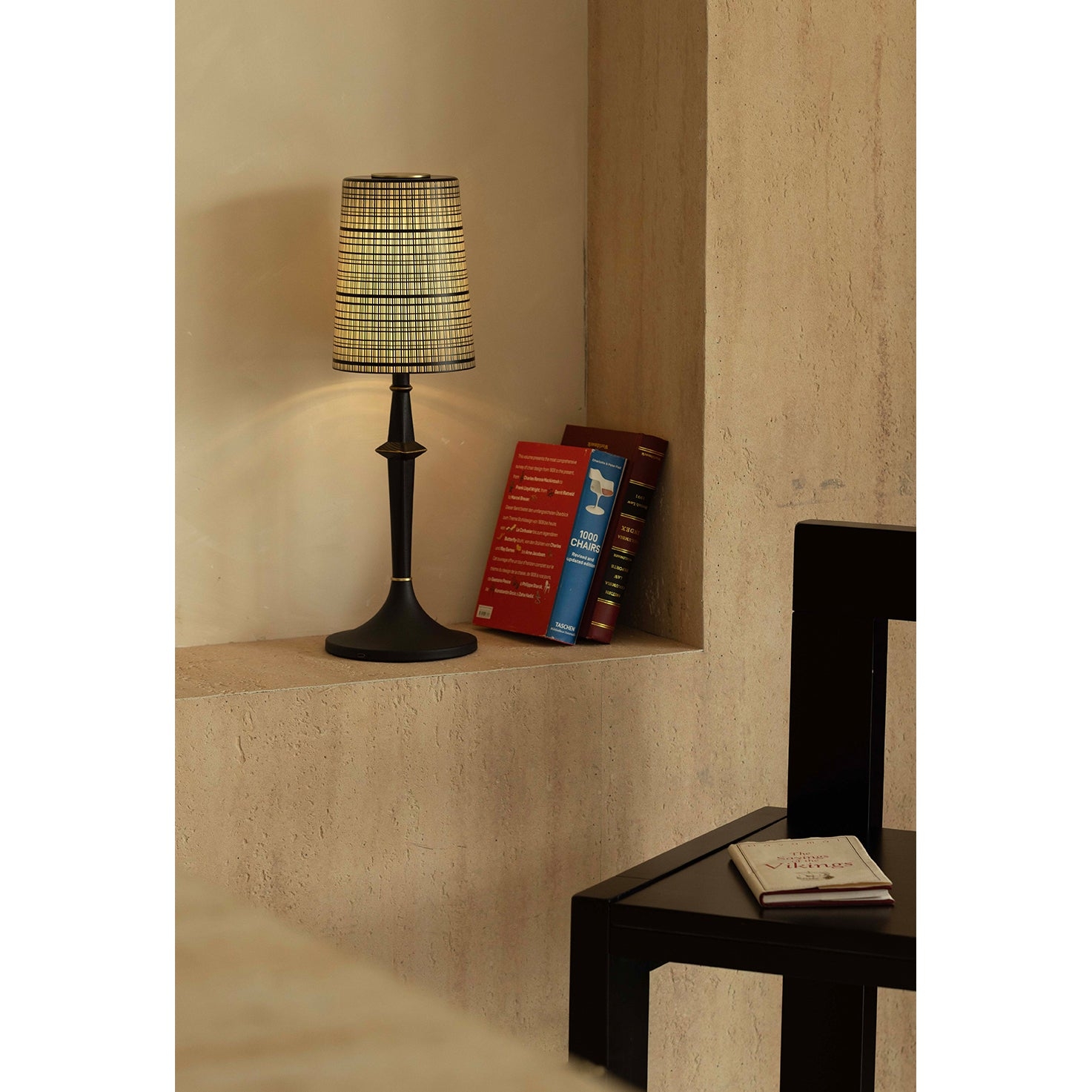 Devon Black Table Lamp (Built-in Battery) D709