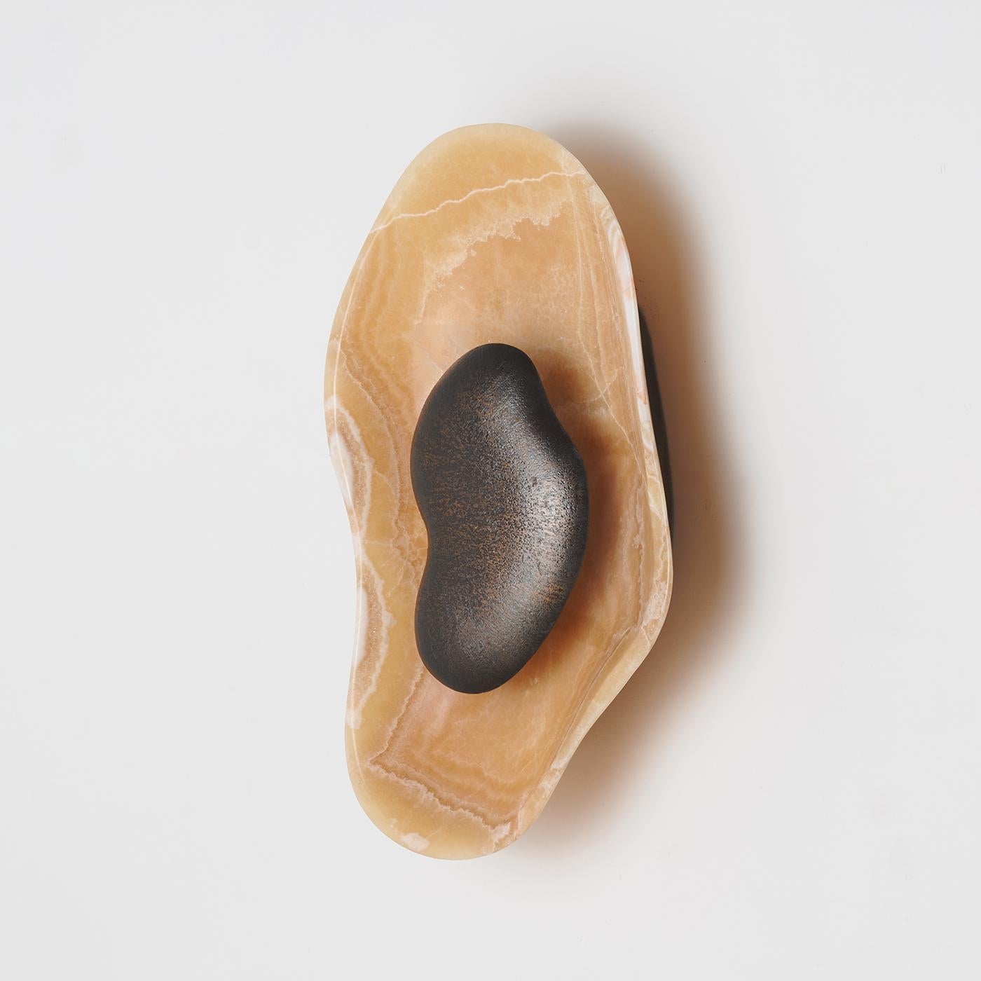 Oyster Hammered Onyx Sconce D725