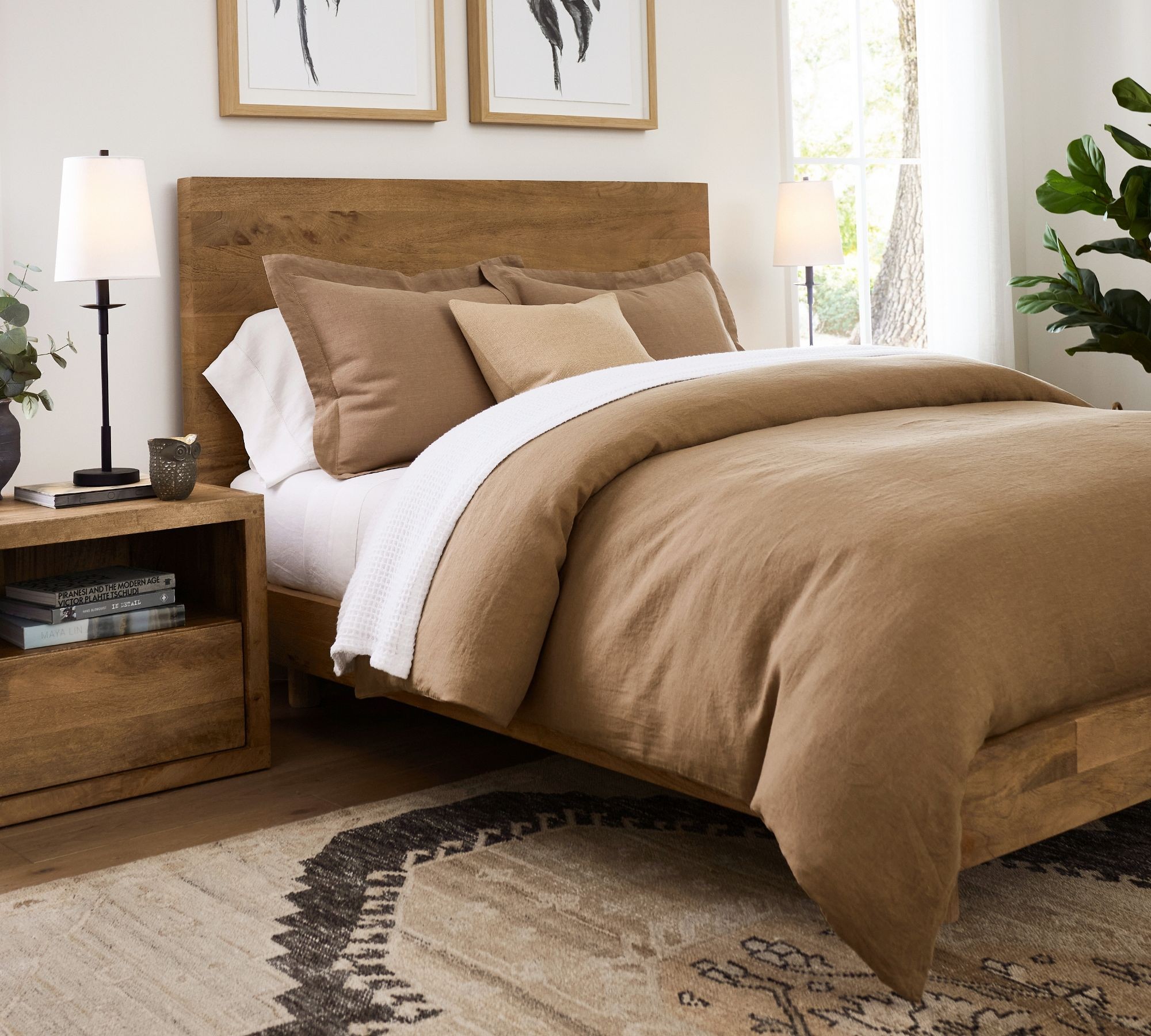Rowan Contemporary Iron Table Lamp – Minimalist Bedside Lamp for Bedroom & Lounge K1350