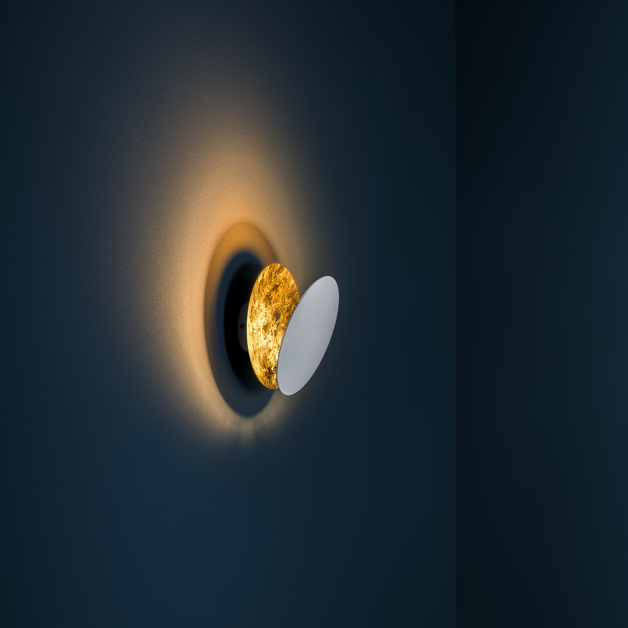 Elegant Round Lederam Wall Lamp - Modern Metallic Wall Light for Living Room