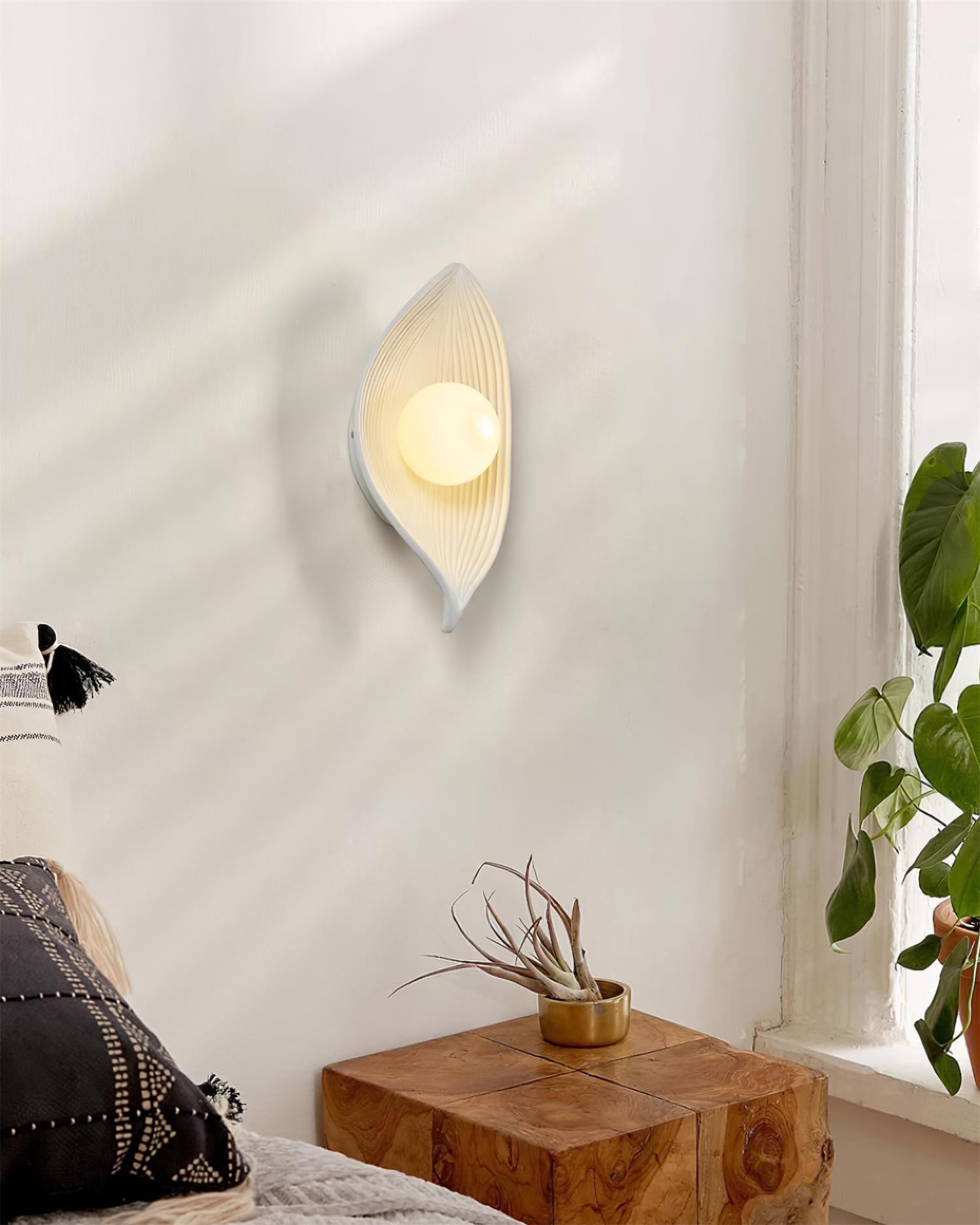 Contemporary Nordic Leaf Resin Wall Light K448