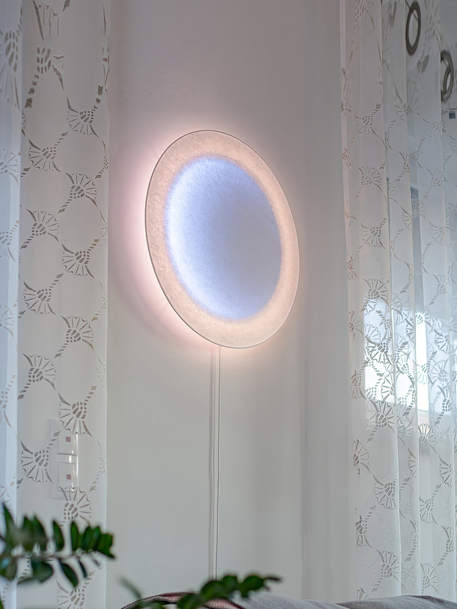 Modern Simple Plug-In Round Wall Lamp K867