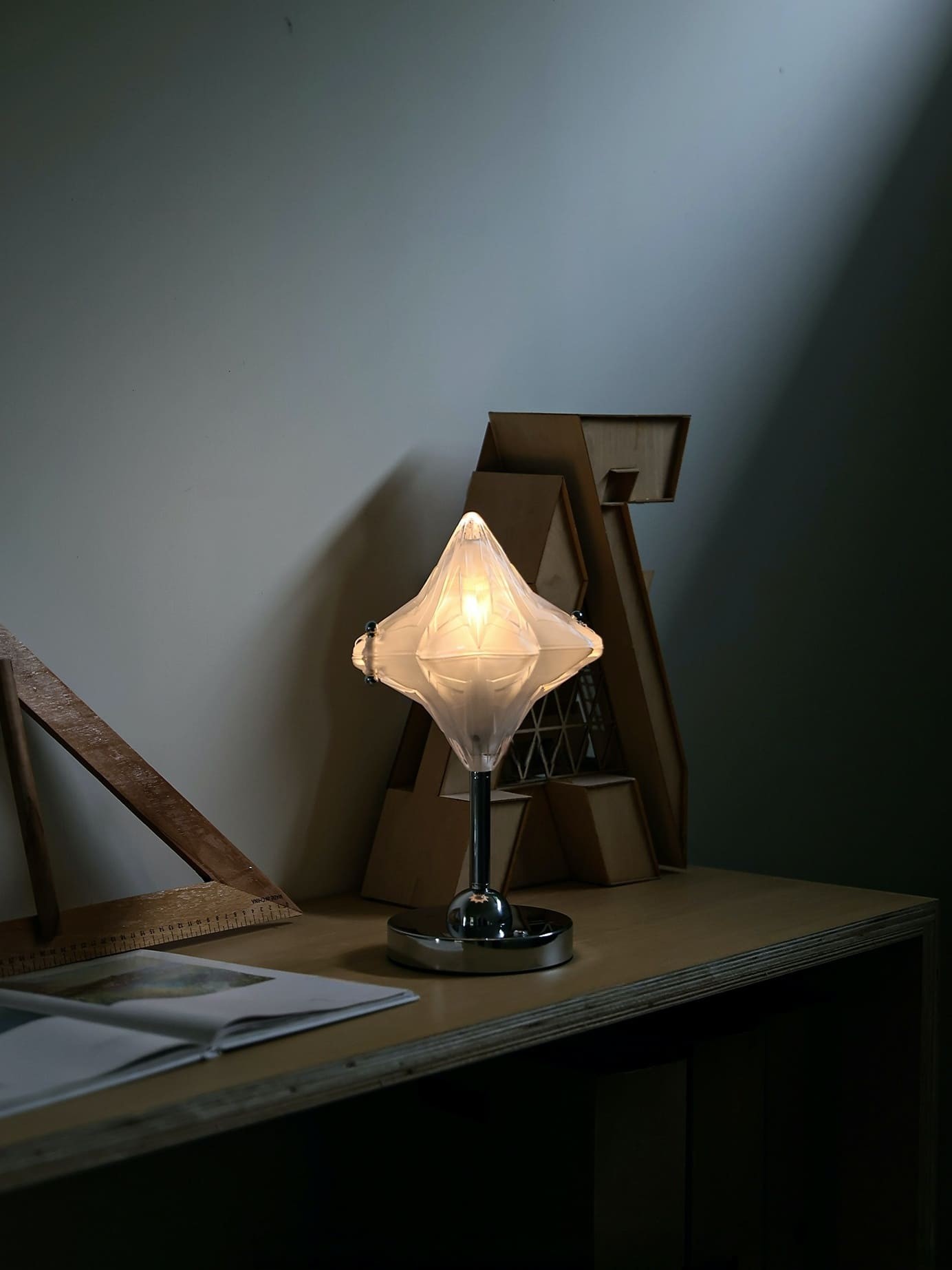 Art Deco Star Table Lamp - Frosted Glass Light for Modern Bedrooms - Astris Lyra K1584