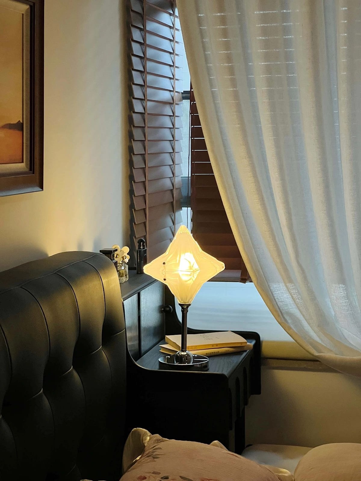 Art Deco Star Table Lamp - Frosted Glass Light for Modern Bedrooms - Astris Lyra K1584