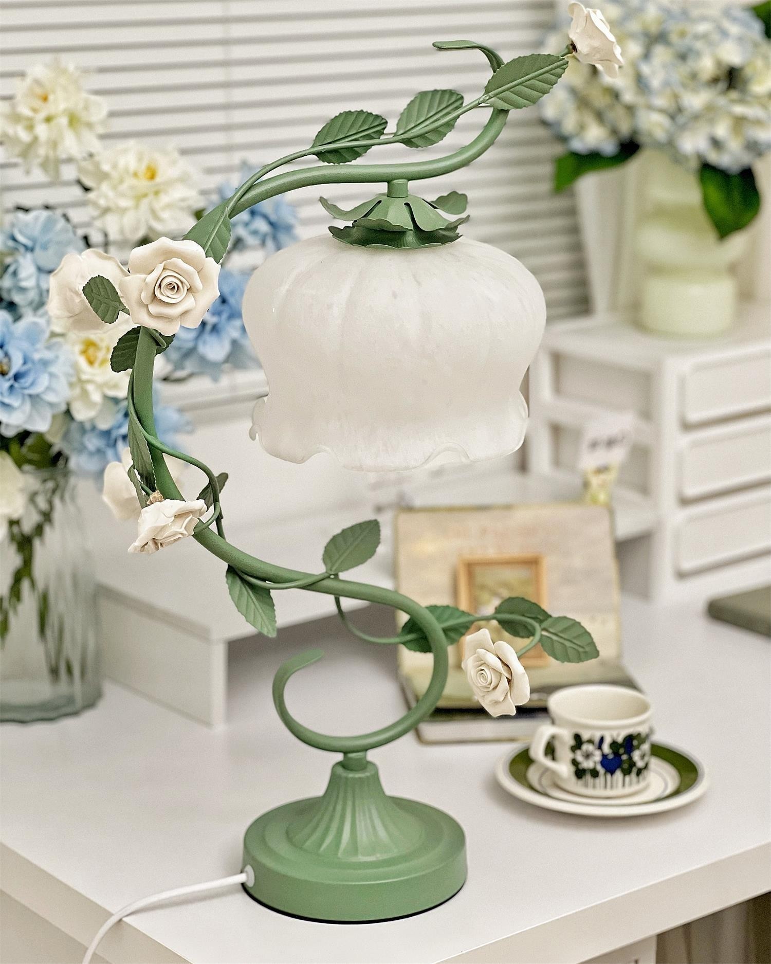 Green Pink White Rose Flower Table Lamp K640