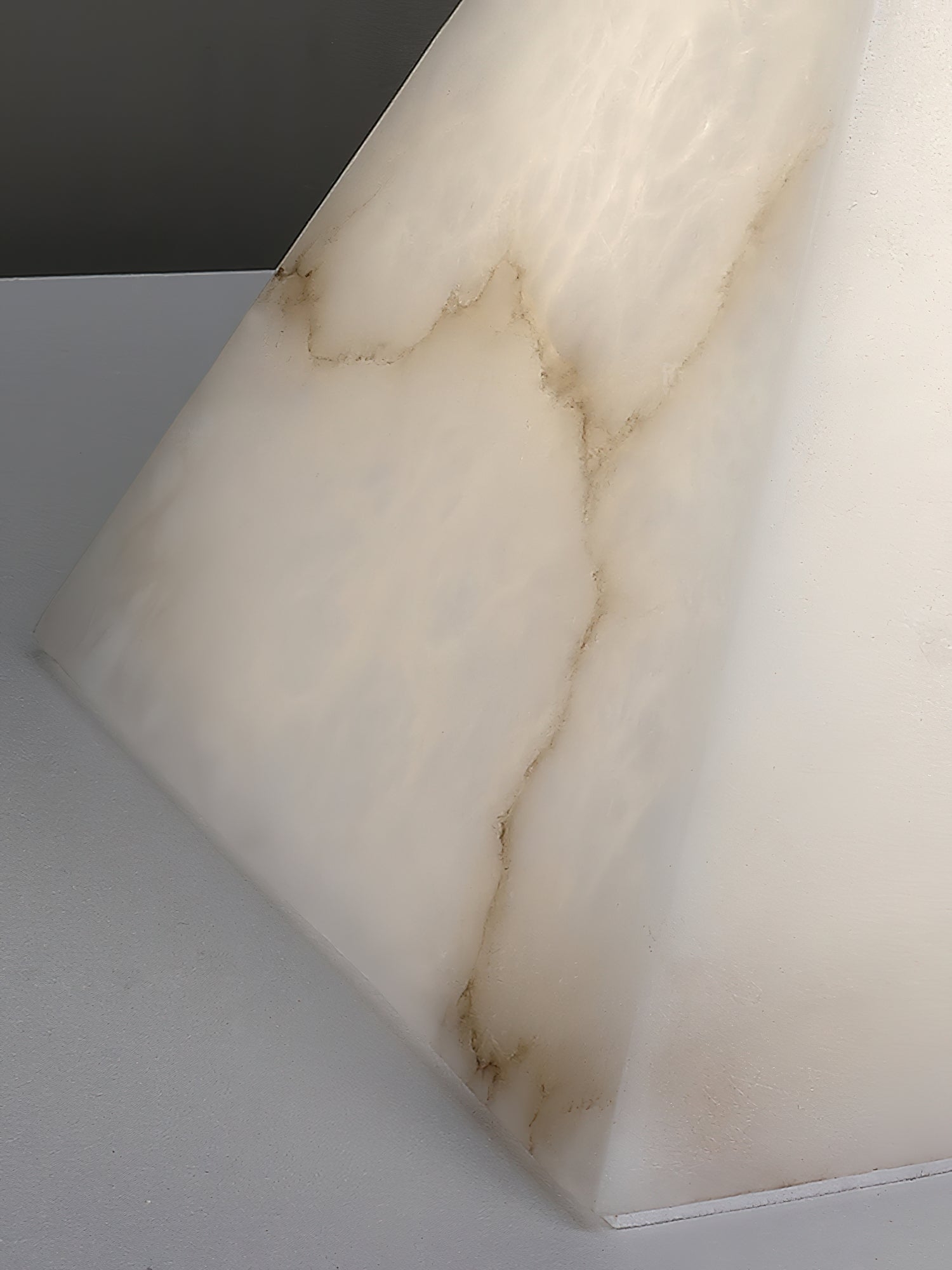 Alabaster Pyramid Table Lamp D428