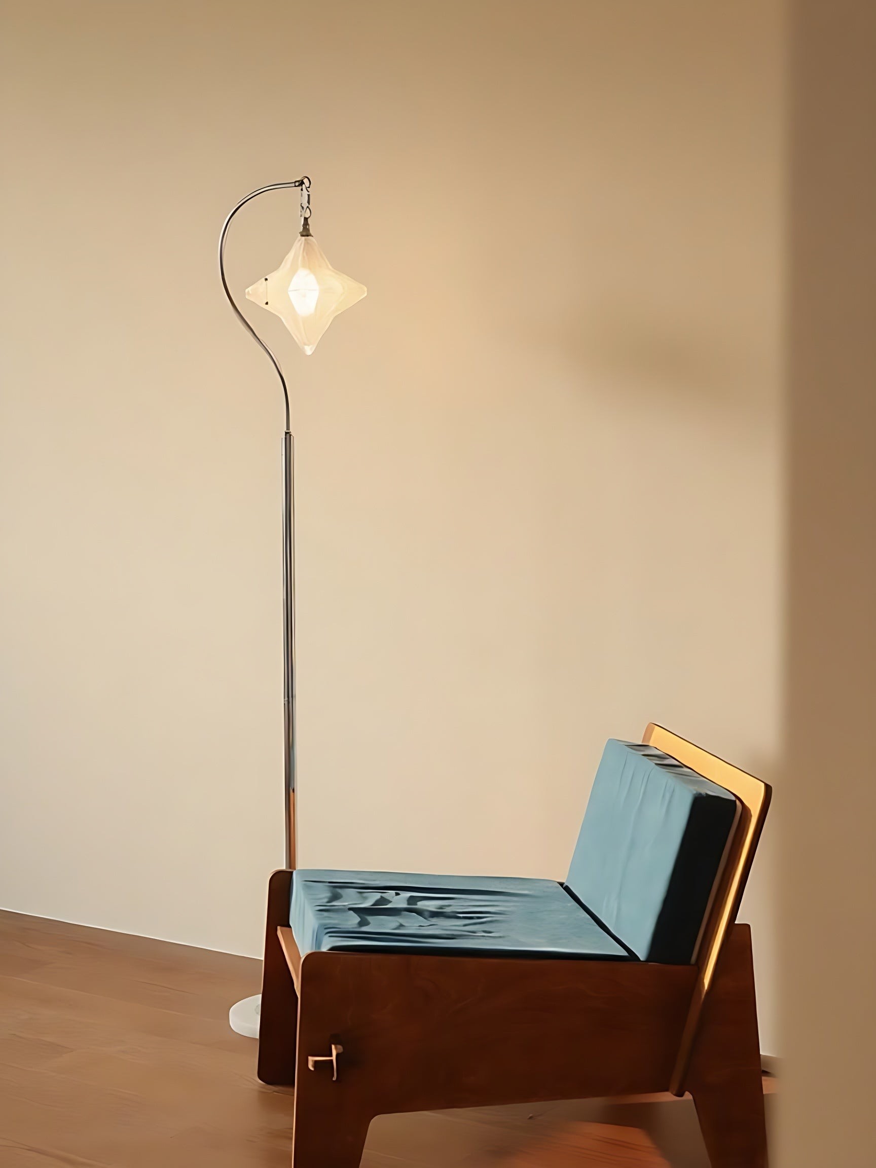 Art Deco Star Floor Lamp - Modern Standing Lamp for Living Spaces - Astris Orion K1576