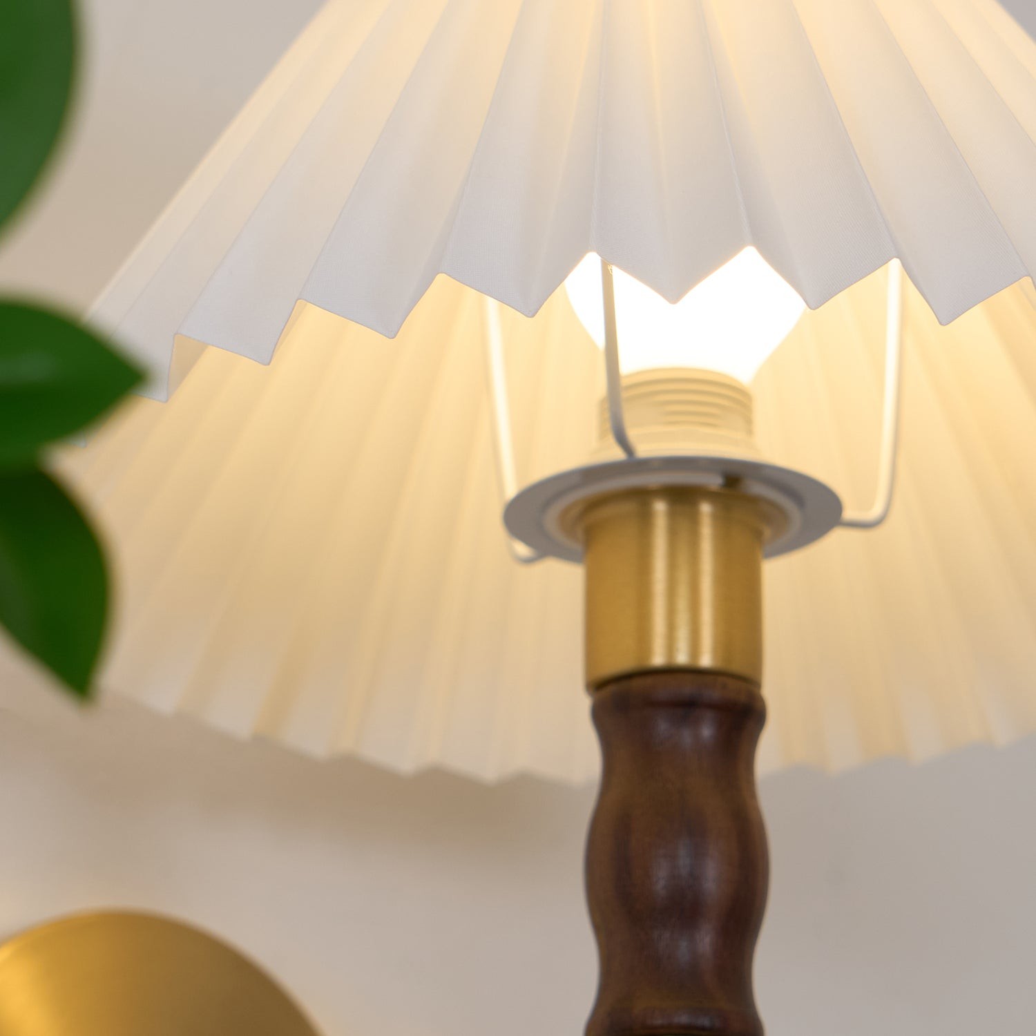 Japanese Retro Walnut Atmosphere Wall Light For Bedroom K602