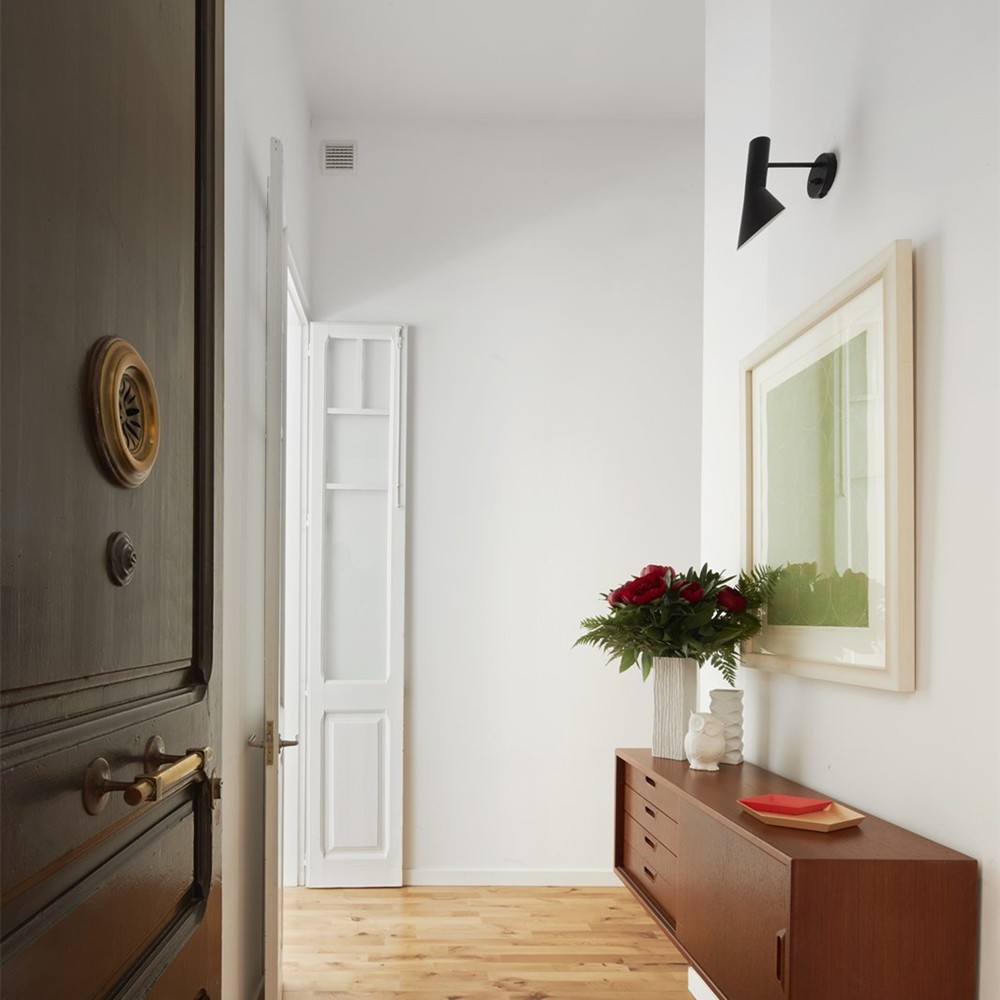 Modern Nordic Metal Wall Lamp - Directional Asymmetrical Sconce for Hallway