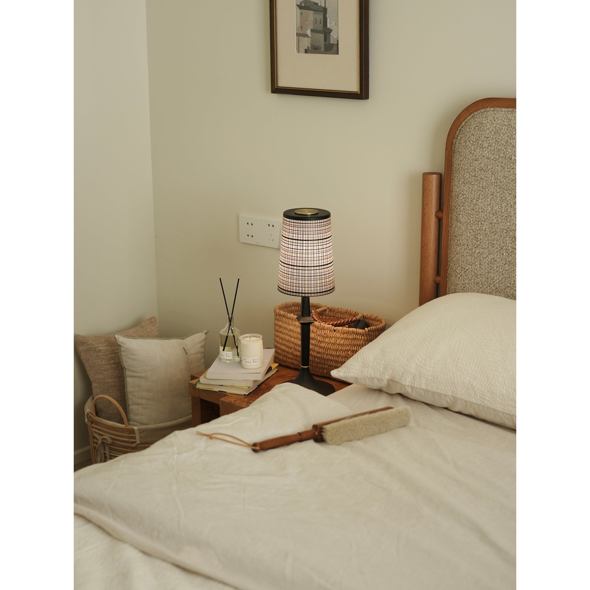 Devon Black Table Lamp (Built-in Battery) D709