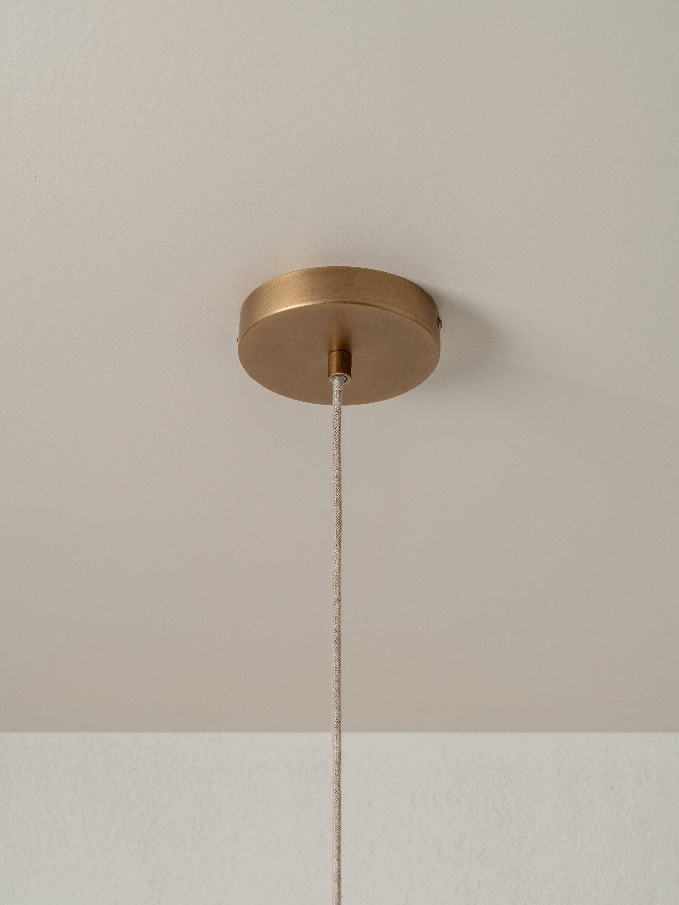 Scalloped Fabric Pendant Light – Floral-Inspired Pleated Shade For Any Room K1573