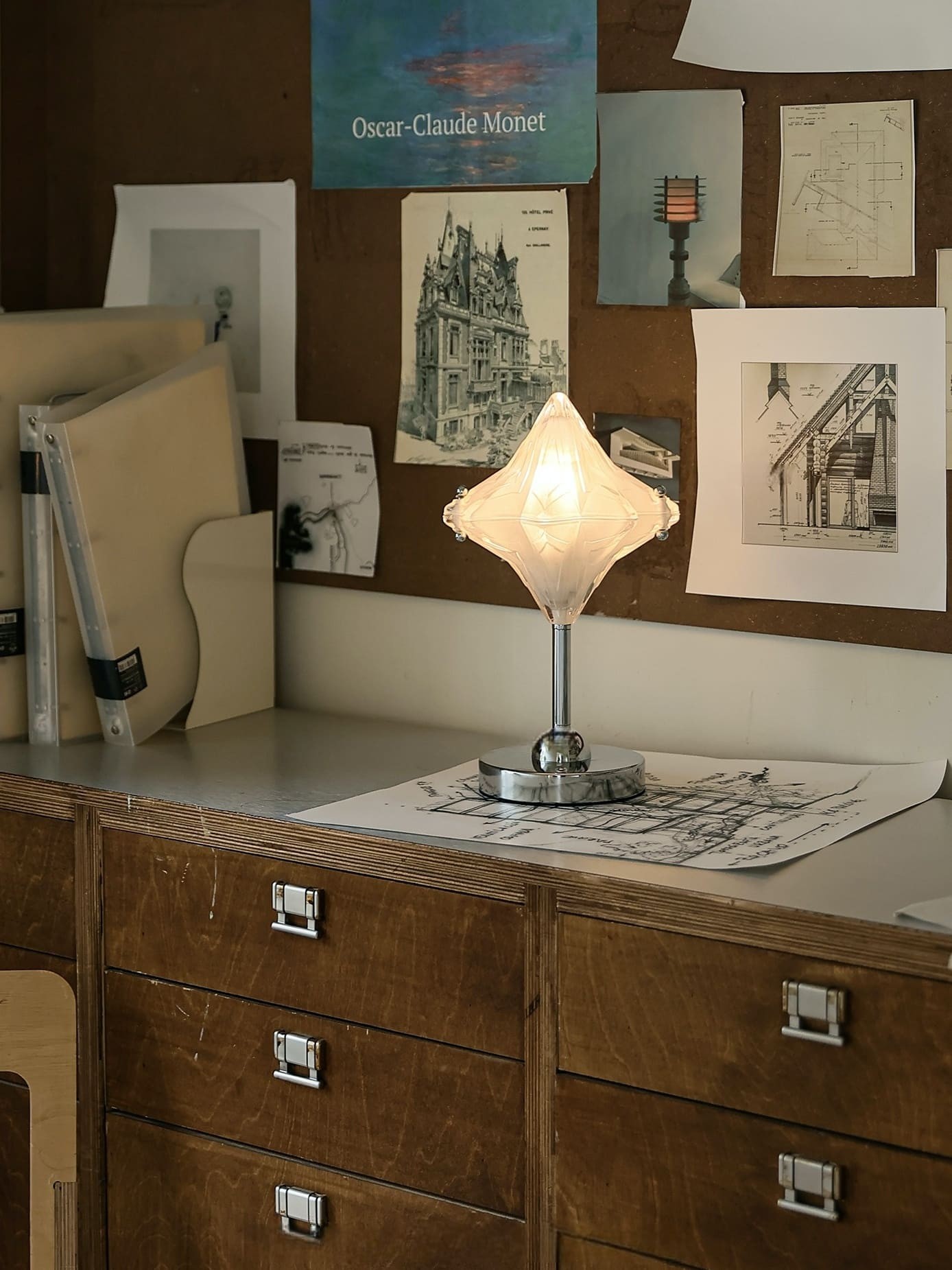 Art Deco Star Table Lamp - Frosted Glass Light for Modern Bedrooms - Astris Lyra K1584