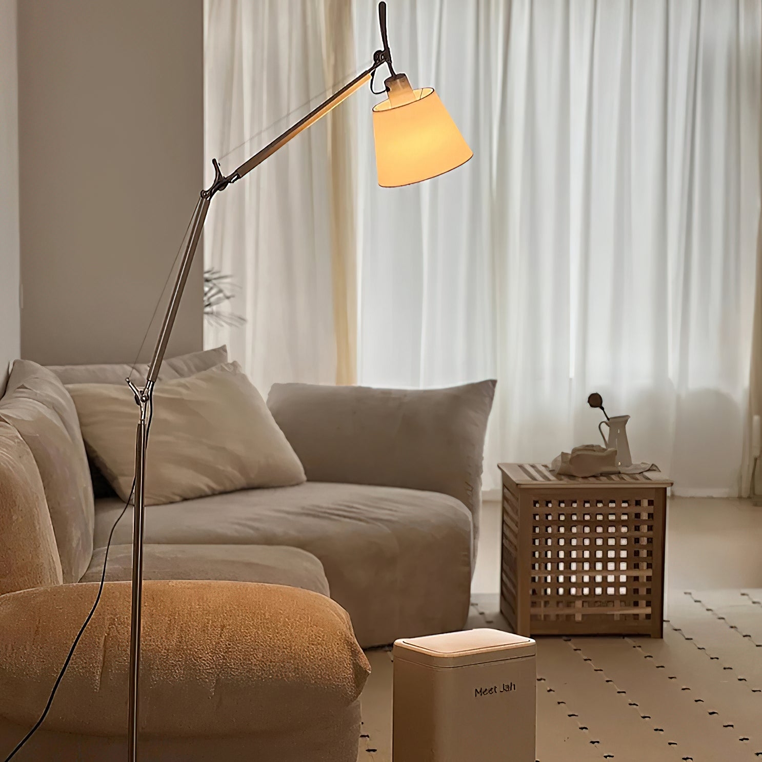 Velthea Floor Lamp D713