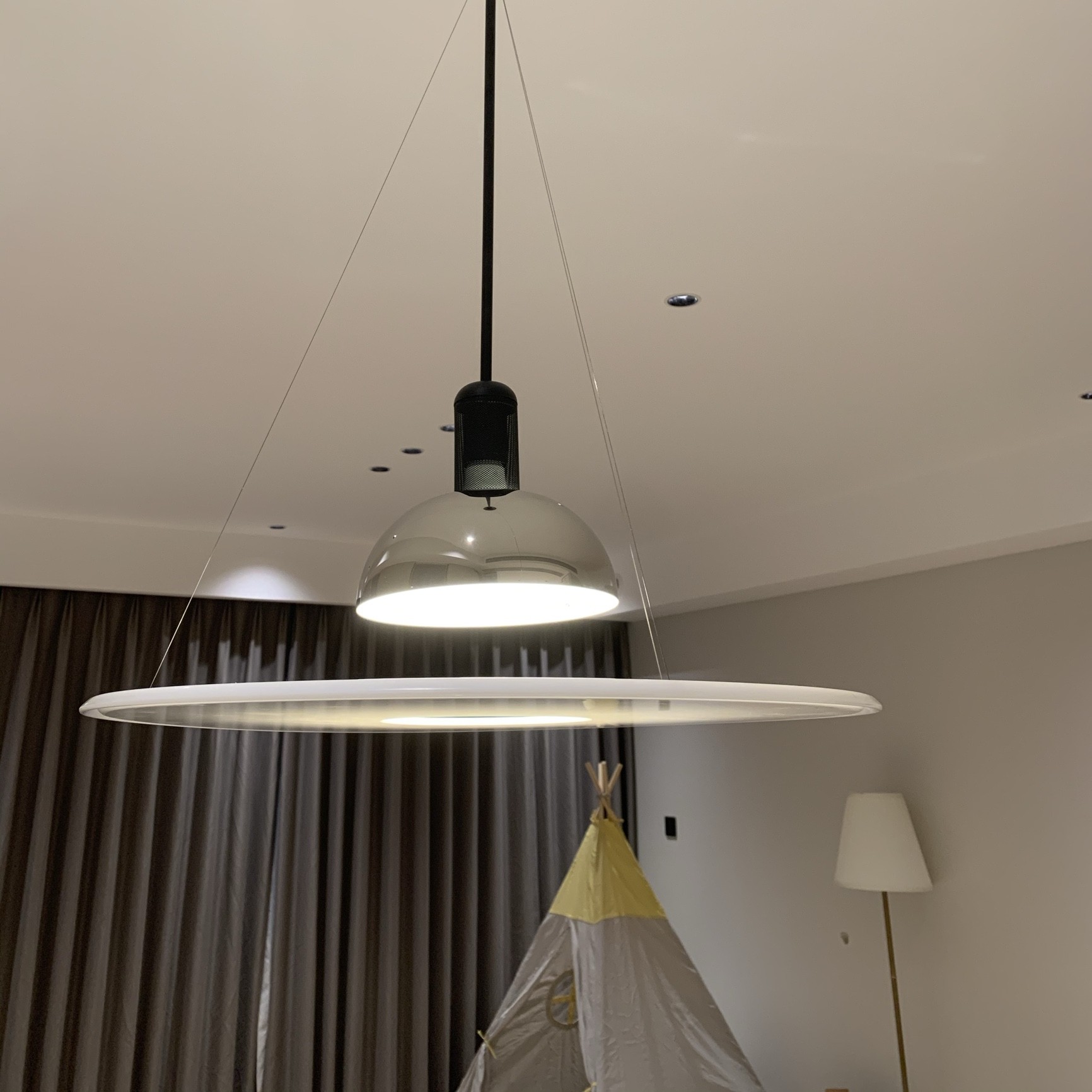 Frisbi Pendant Light