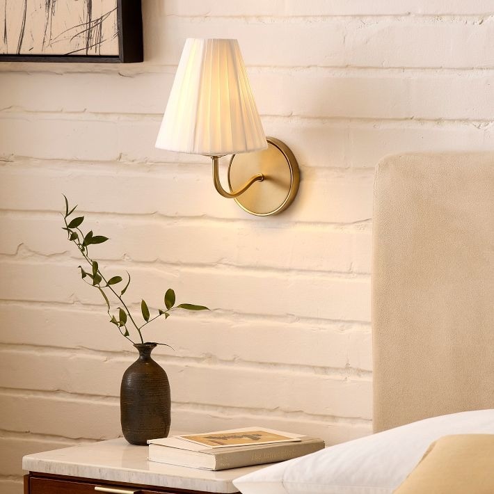 Fibura Elegant Linen Shade Wall Lamp - Contemporary Lighting for Hallway and Bedroom K1408