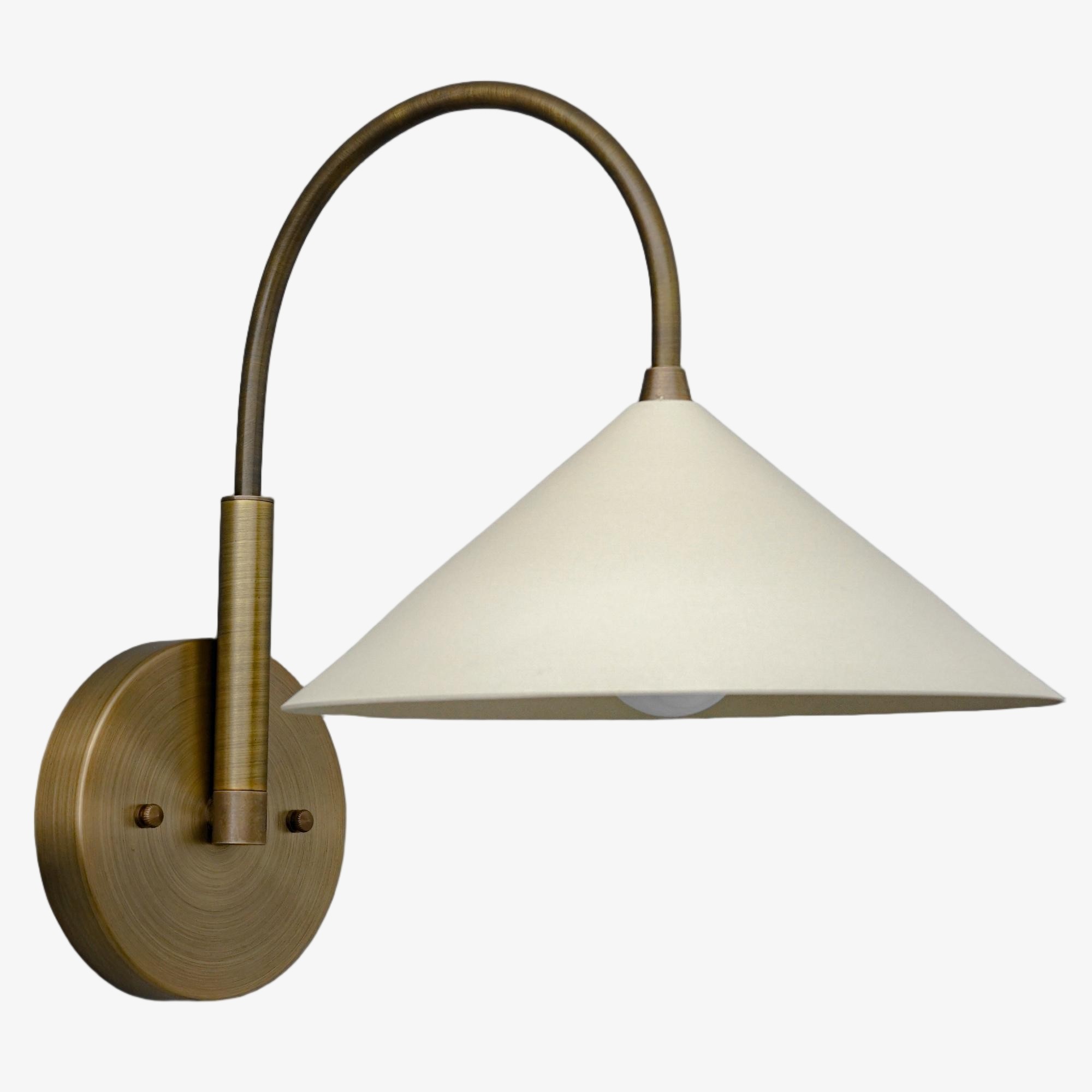 Curva Curved Metal Wall Sconce - Elegant Vintage Wall Lamp for Bedroom K1532