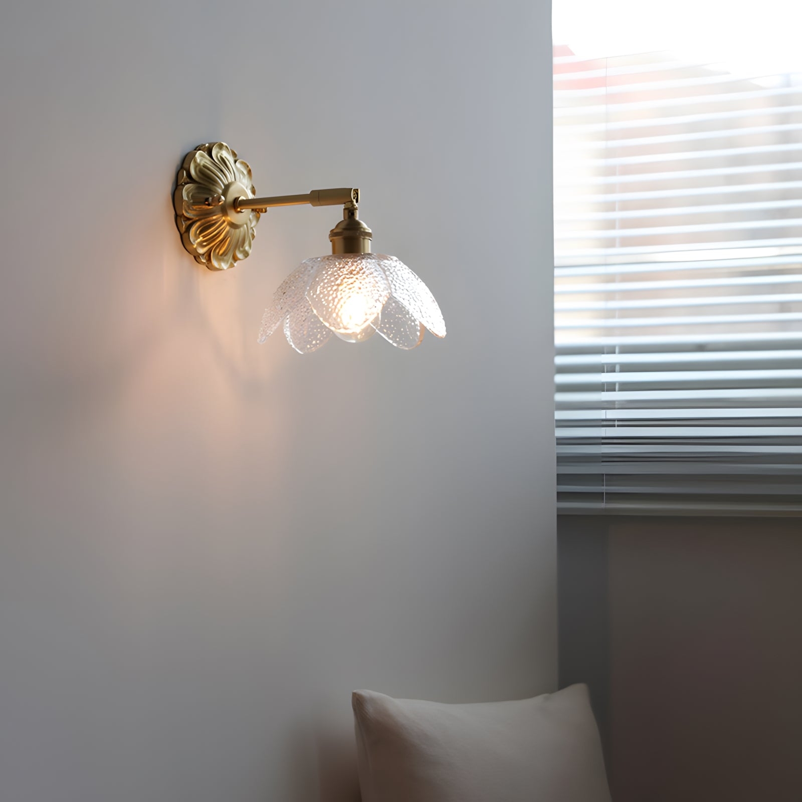 Nacre Petal Wall Lamp D326
