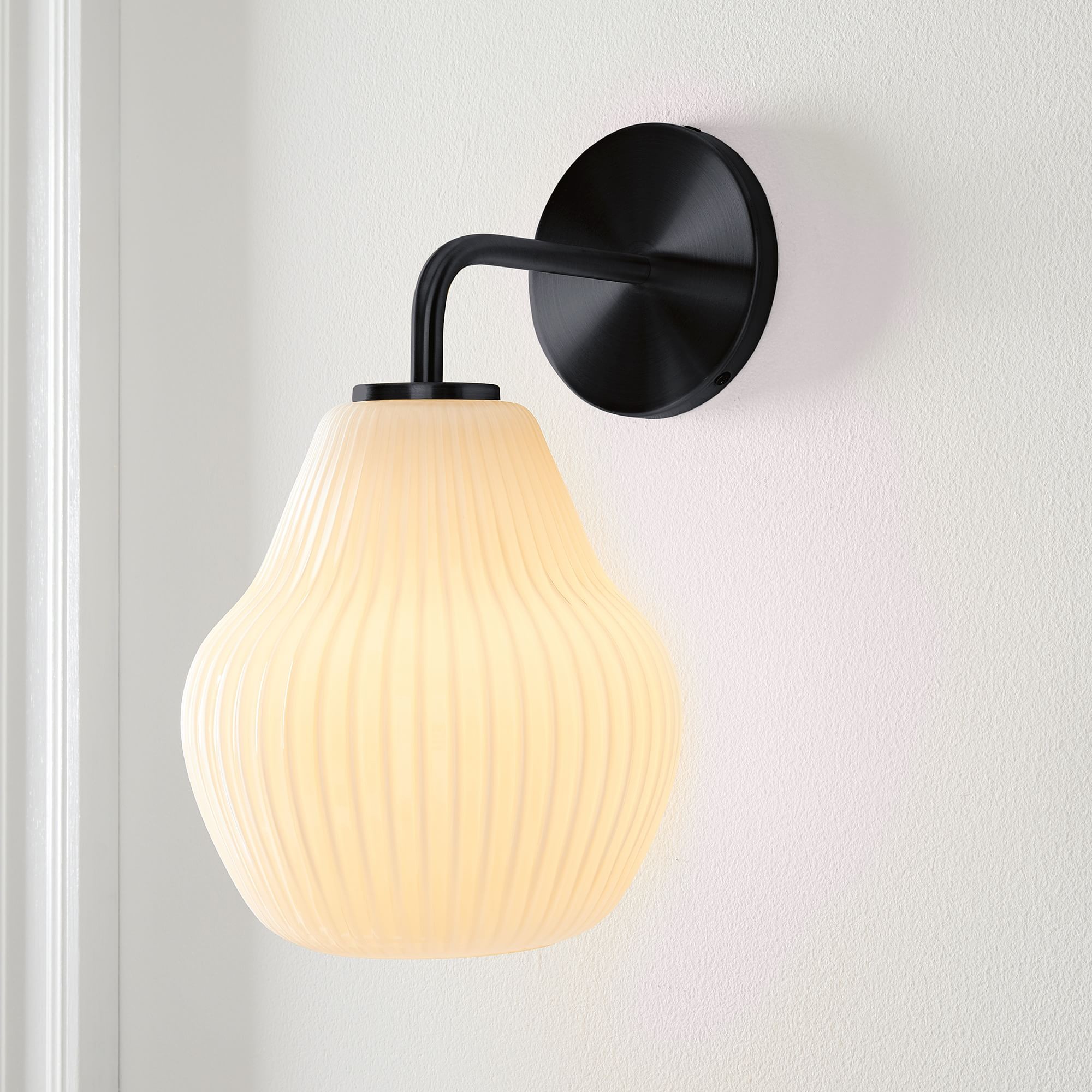 Rivrona Ribbed Glass Wall Sconce - Elegant Modern Lighting for Hallway & Bedroom K1387