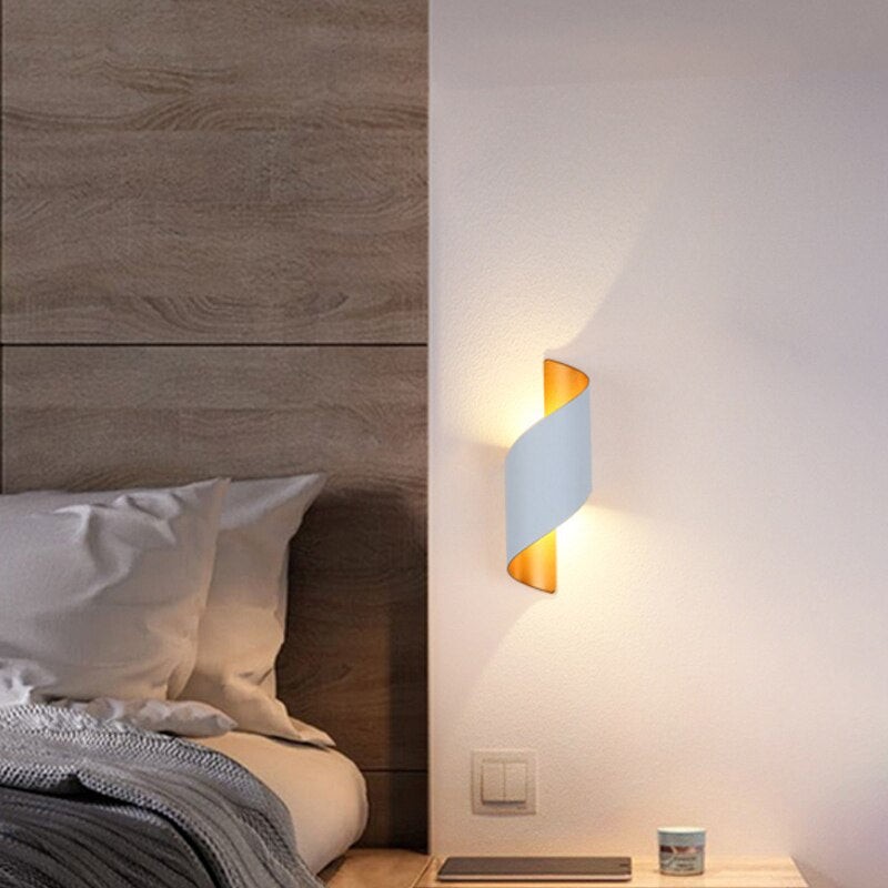 Modern Curl Twisted LED Wall Light K517