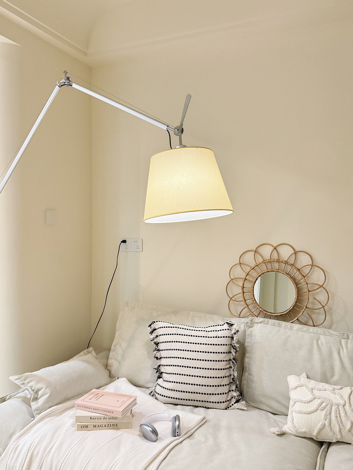 Velthea Floor Lamp D713