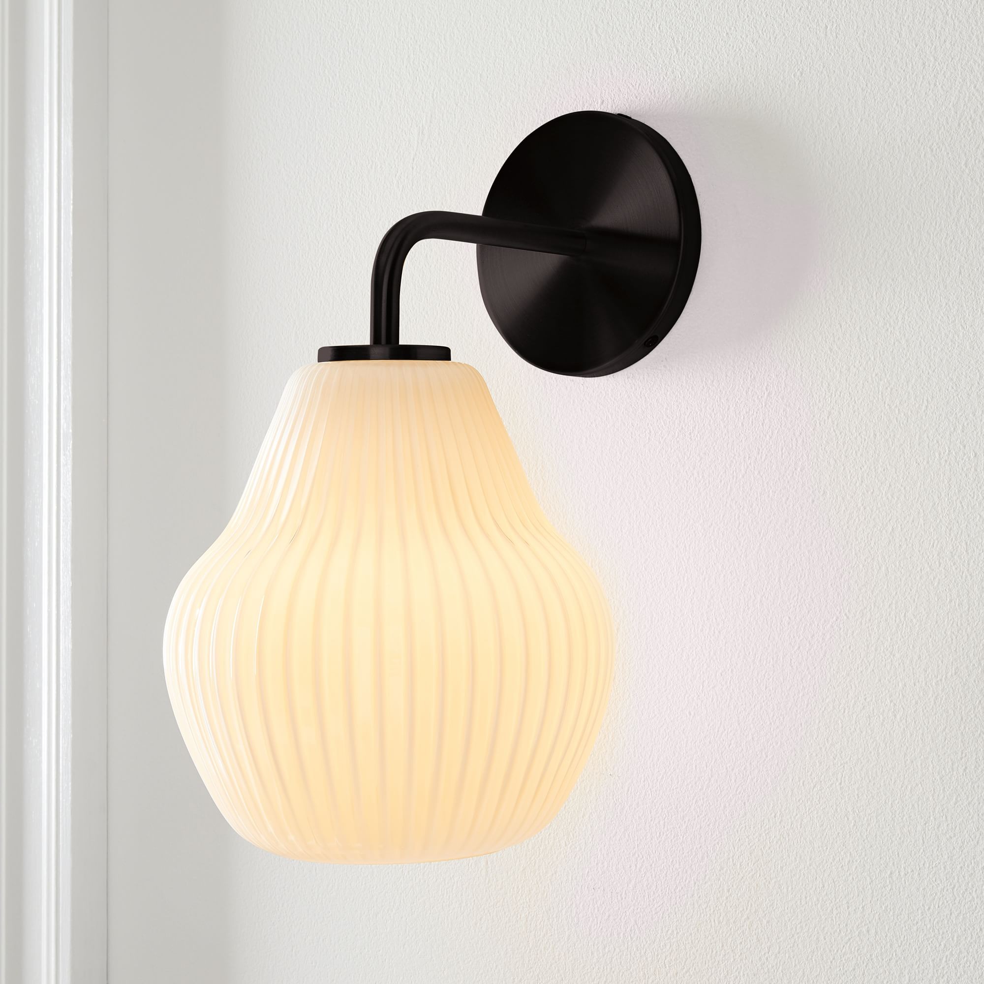 Rivrona Ribbed Glass Wall Sconce - Elegant Modern Lighting for Hallway & Bedroom K1387