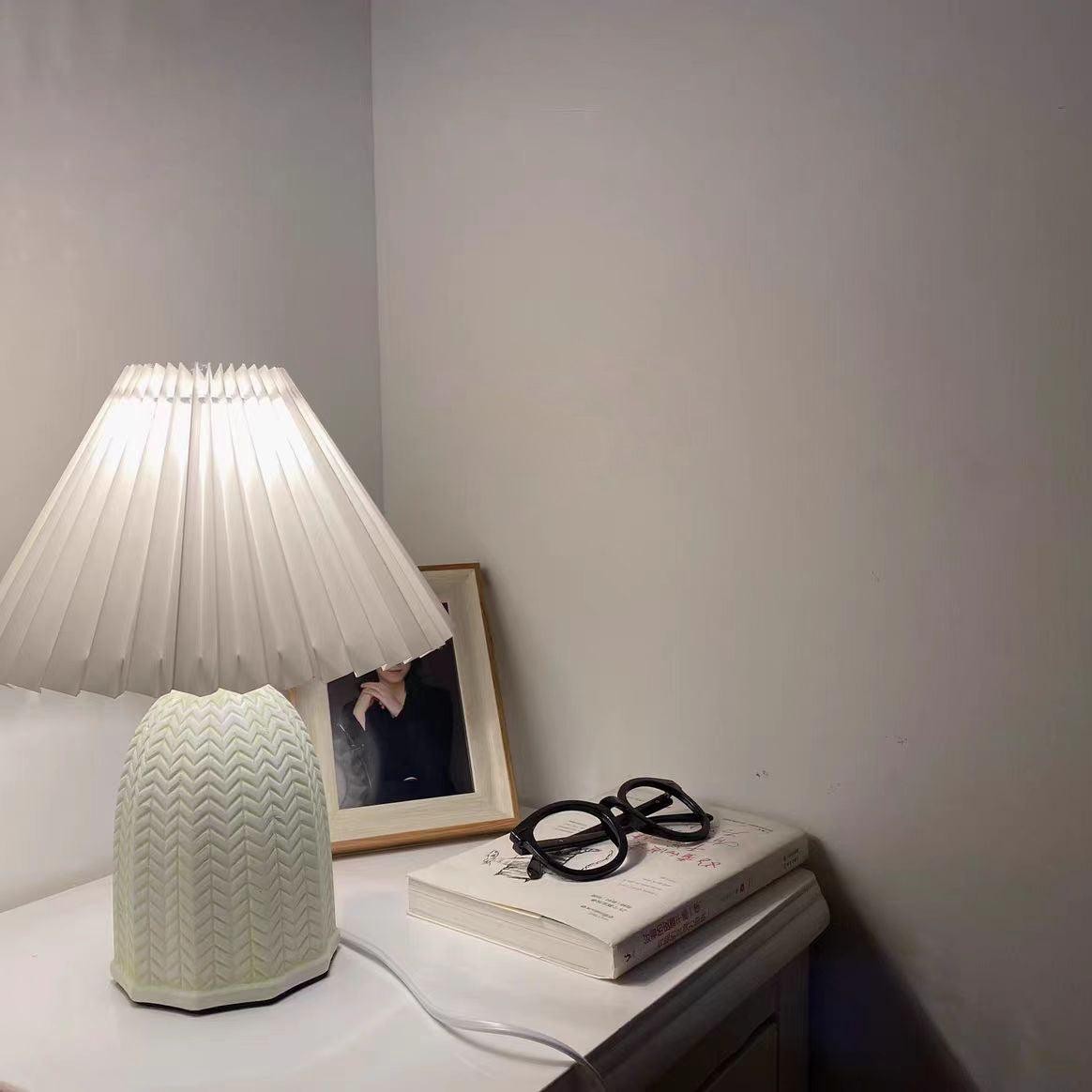 Vintage Pleated Table Lamp K756