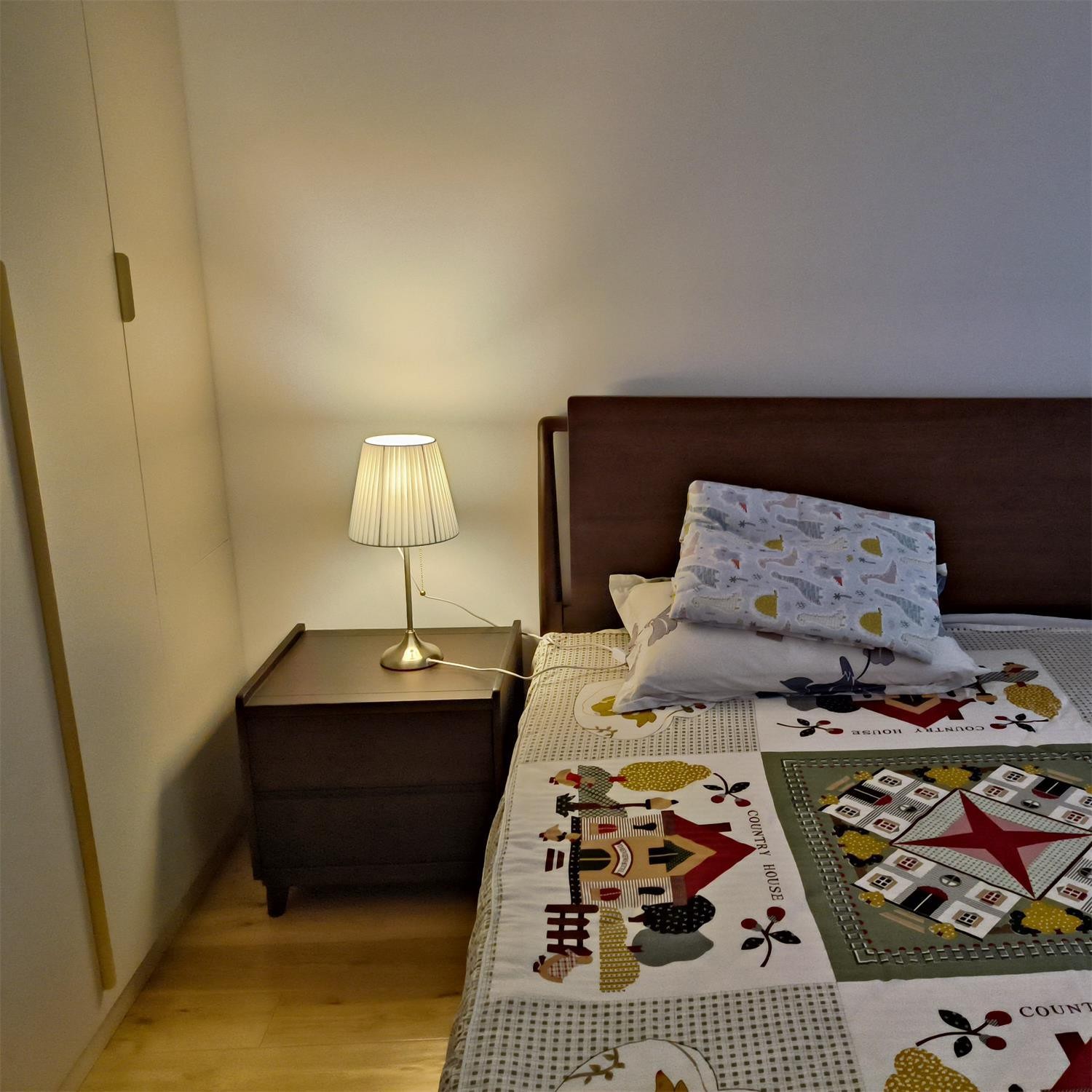 Metal Base Bedside Table Lamp K240