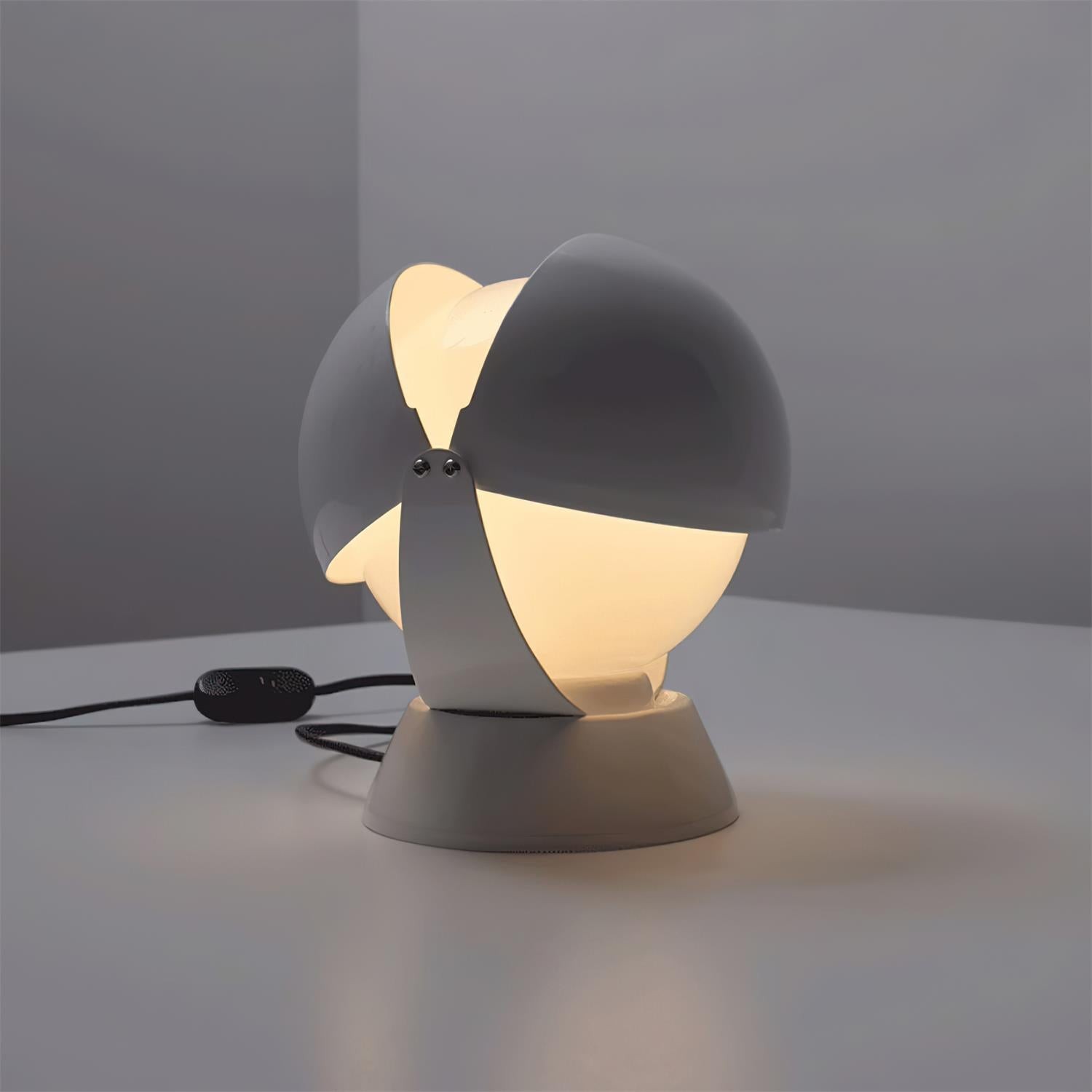 Modern Creative Metal Spherical Table Lamp for Kids Room K594