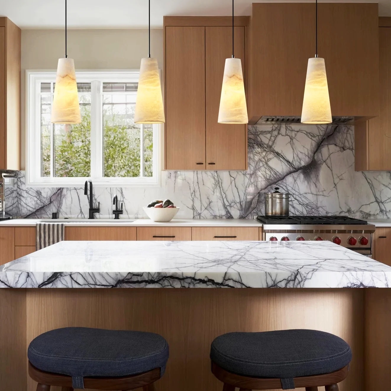 Aurora Pillar Alabaster Pendant Light D947